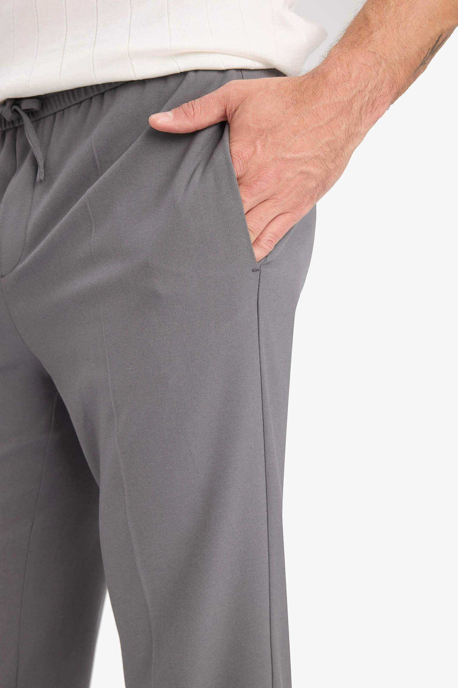 Брюки-джоггеры Jogger Fit с завязками на талии, резинкой, карманами и из мягкой ткани, которая тянется во всех направлениях