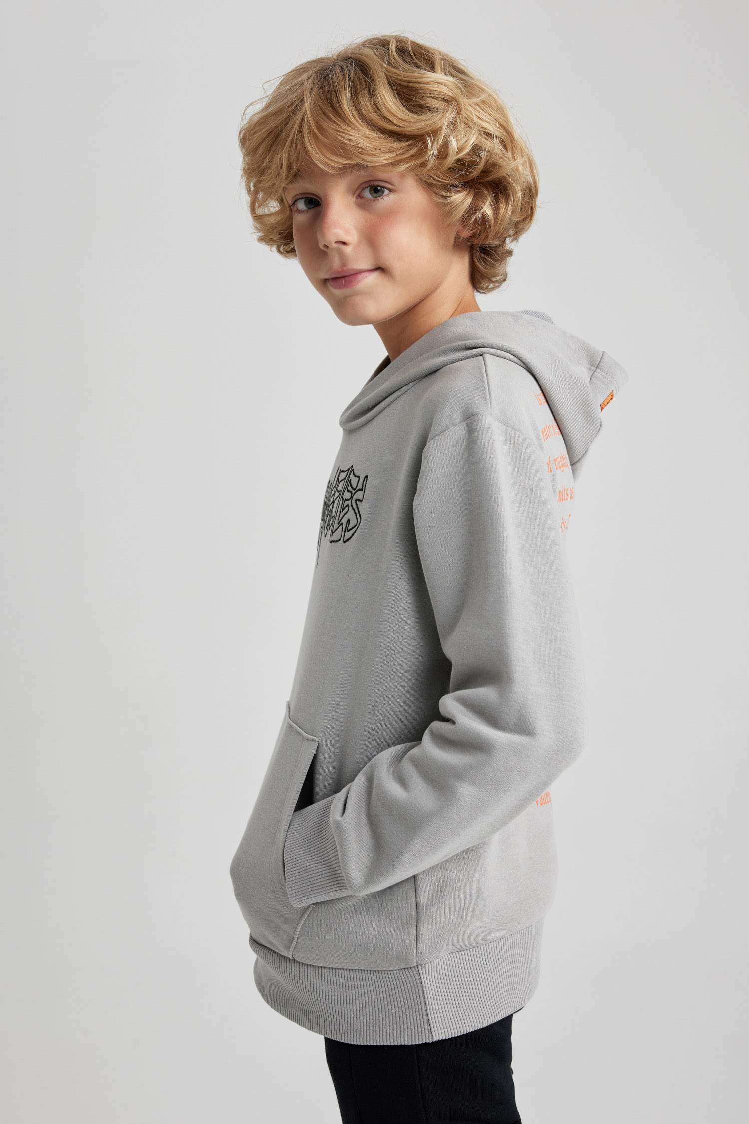 Толтовка с капюшоном для мальчиков