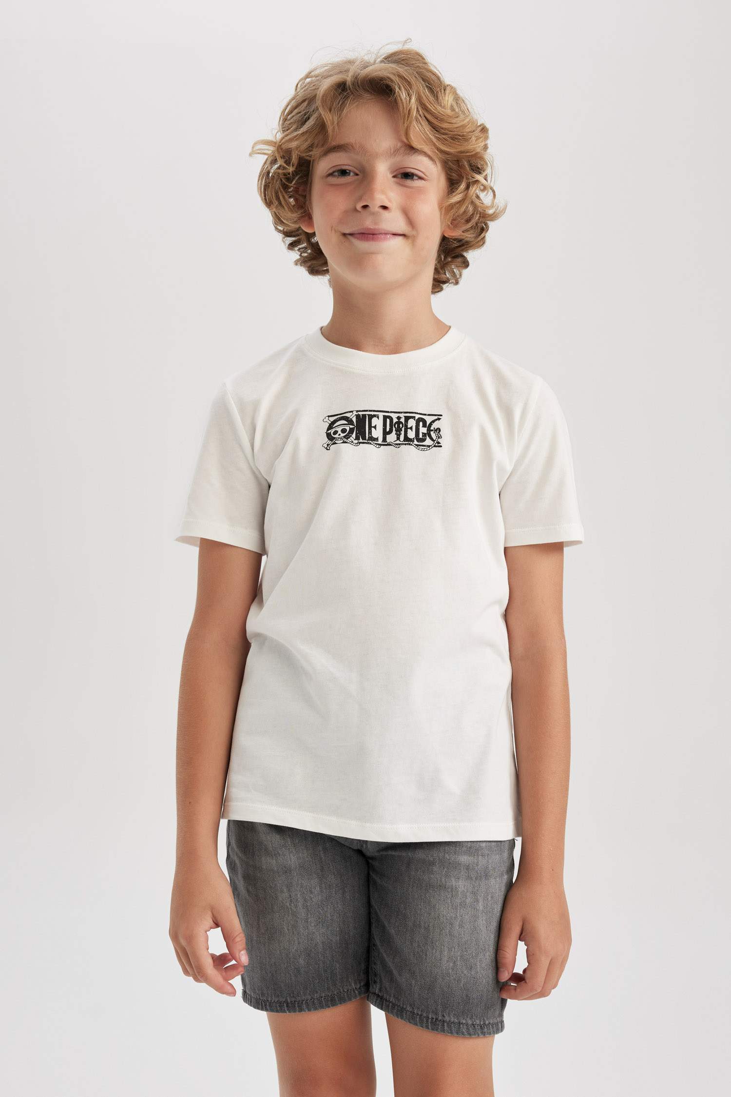 شورت جينز ولادي بقصة عادية