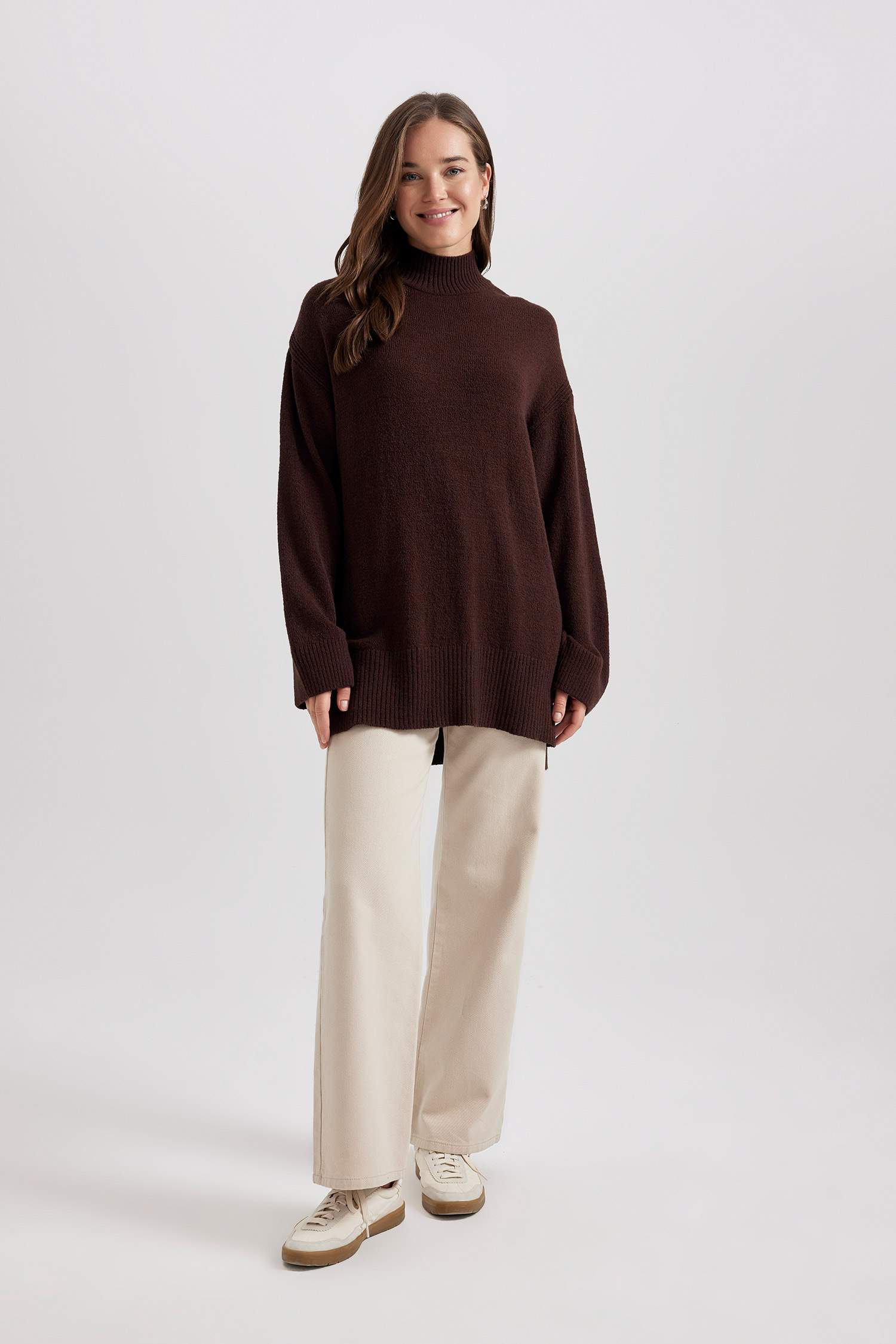 تونيك قصة عادية بياقة عالية