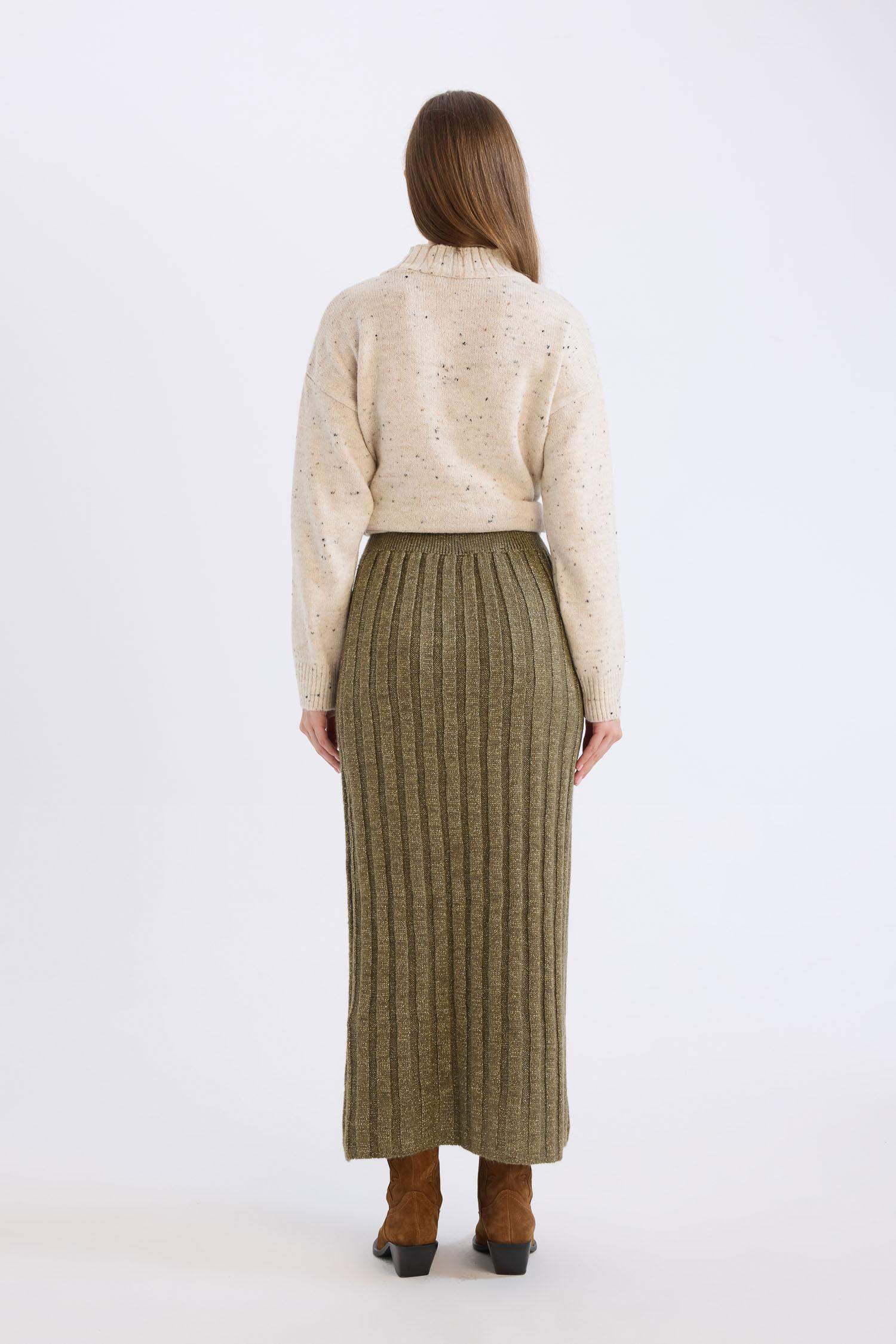 تنورة طولية قصة عادية