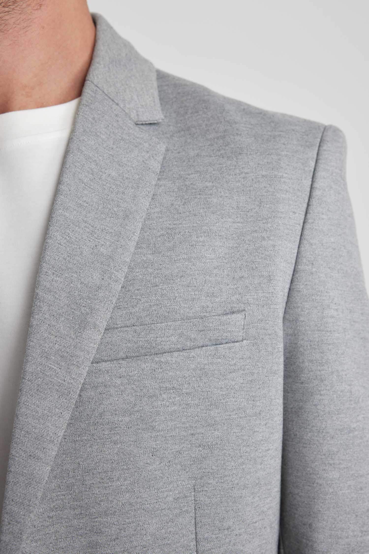 Ерлерге заманауи пішім Блэйзер