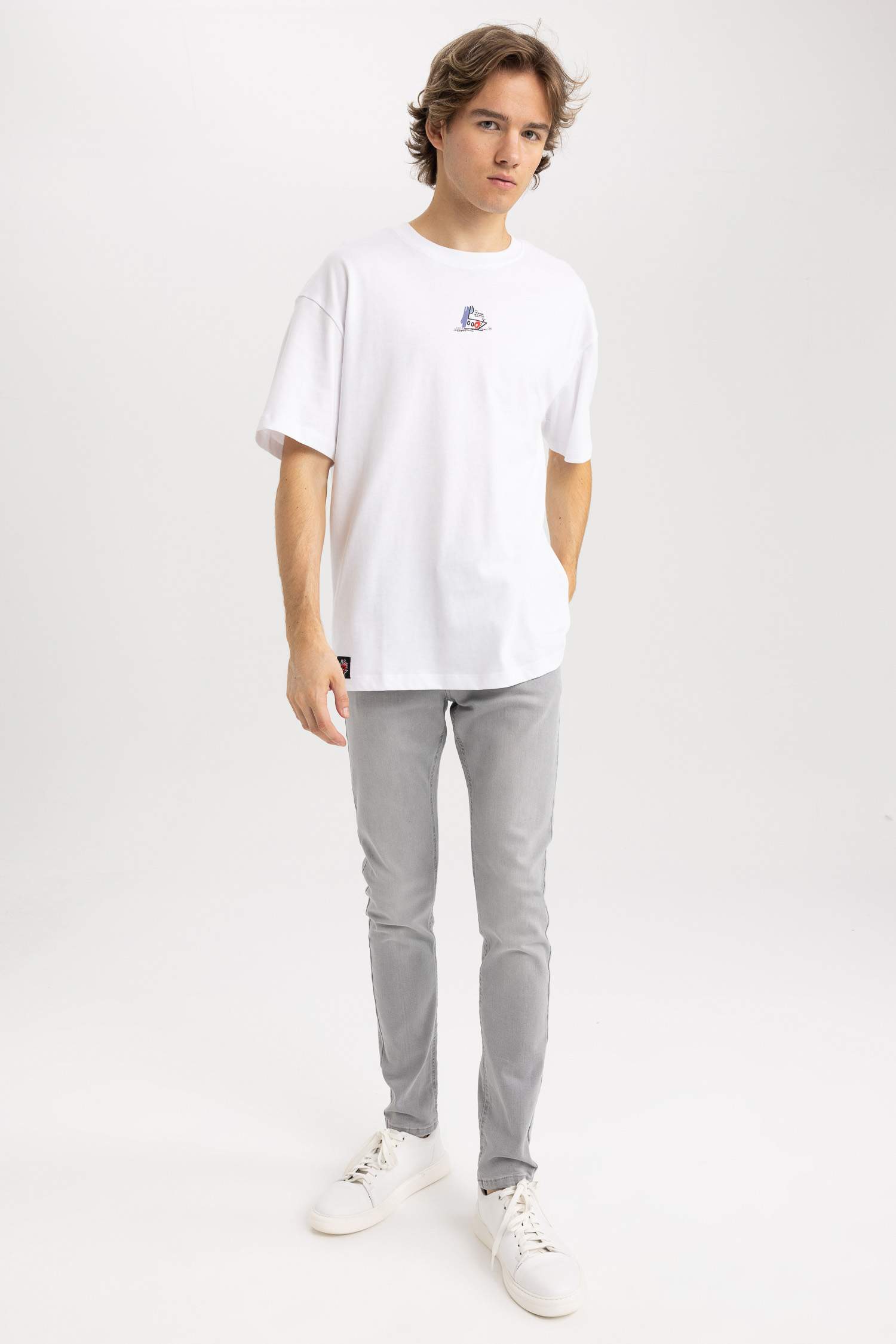 بنطلون جينز سوبر سكيني فيت بخصر عادي