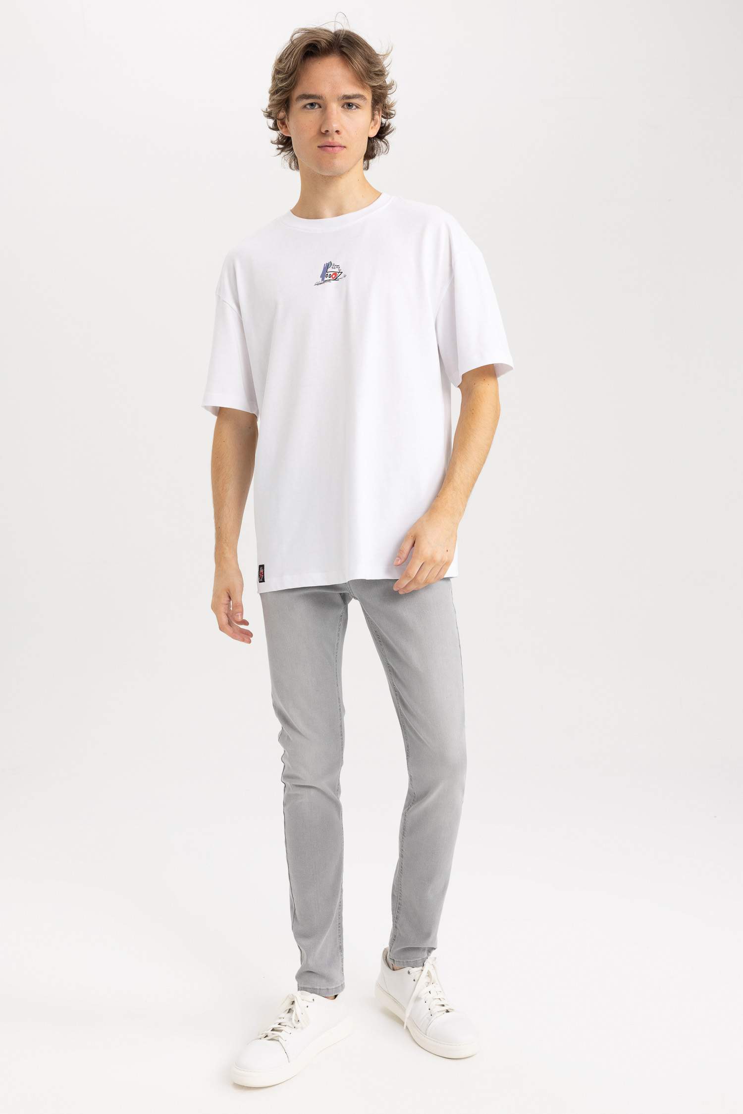 بنطلون جينز سوبر سكيني فيت بخصر عادي