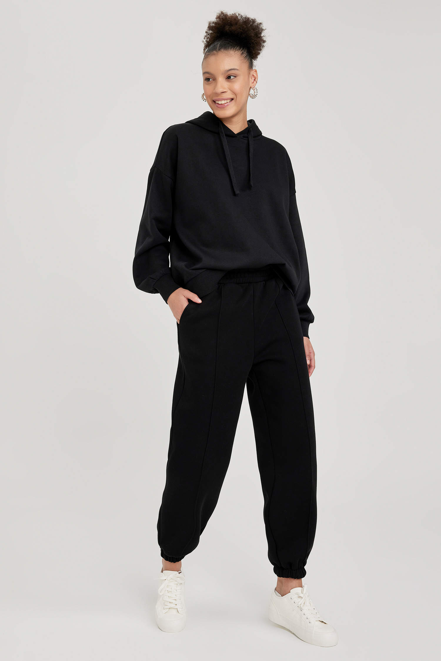 Black WOMAN jogger Thick Sweatshirt Fabric Trousers 2843381 | DeFacto