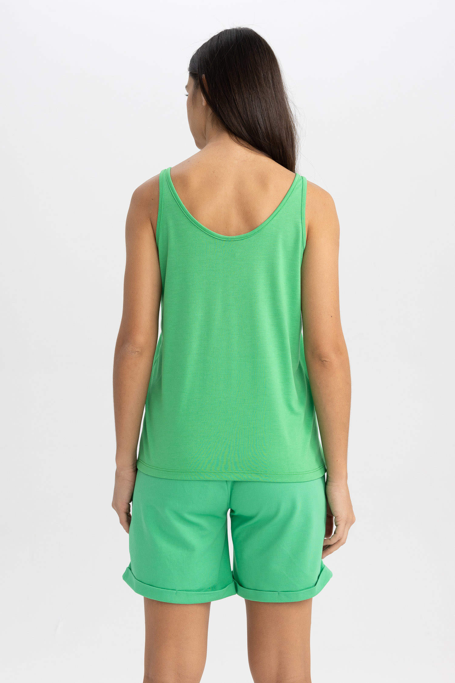 Green Woman Regular Fit Crew Neck Undershirt 2851853 | DeFacto