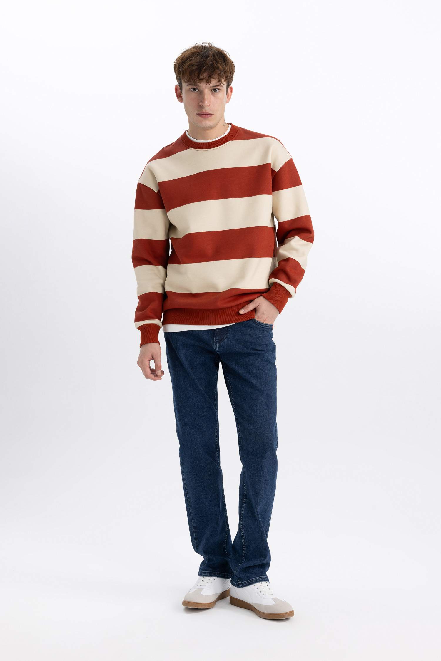 سويت شيرت أوفر سايز مطبوع بياخة مستديرة