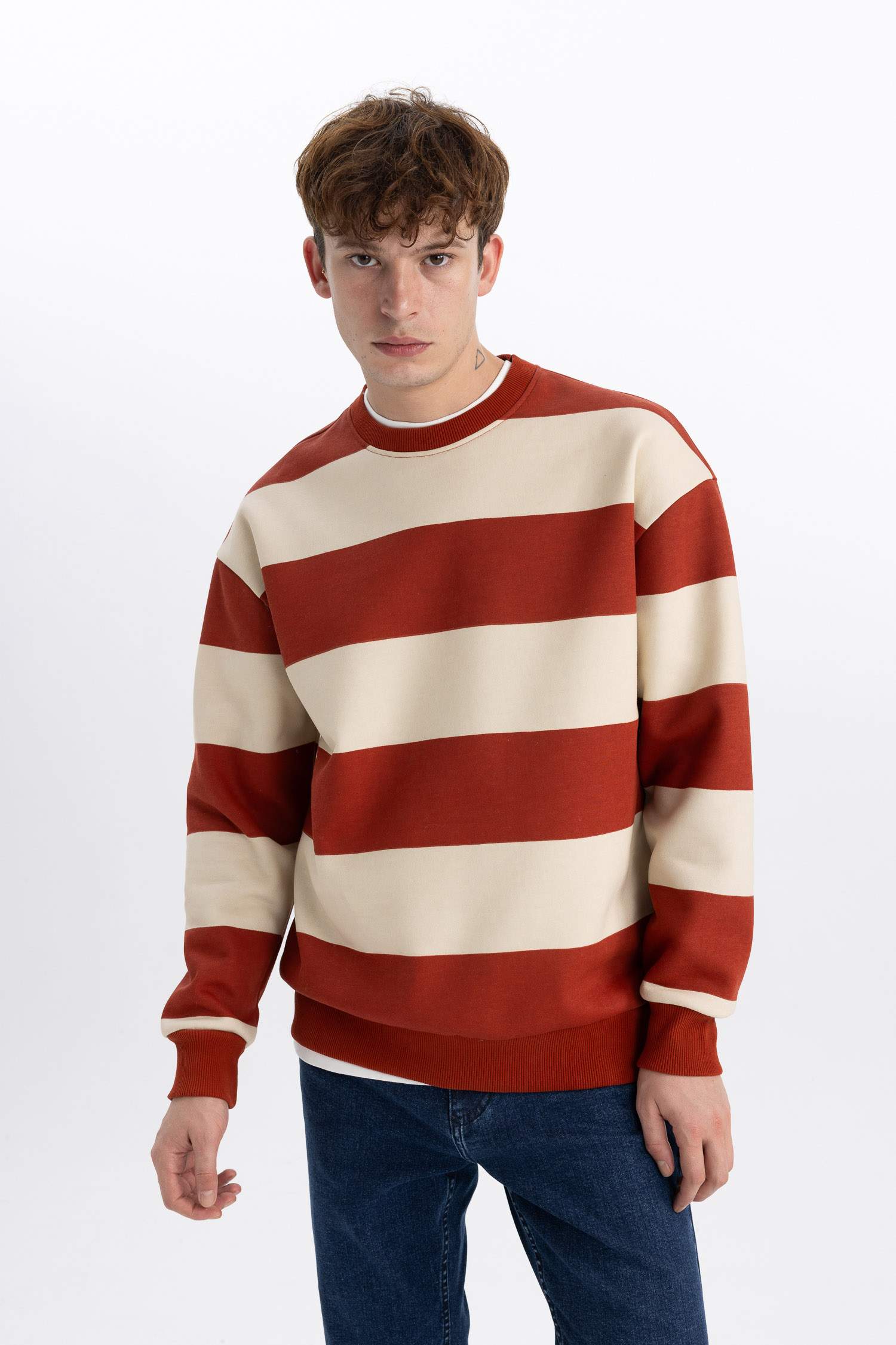 سويت شيرت أوفر سايز مطبوع بياخة مستديرة