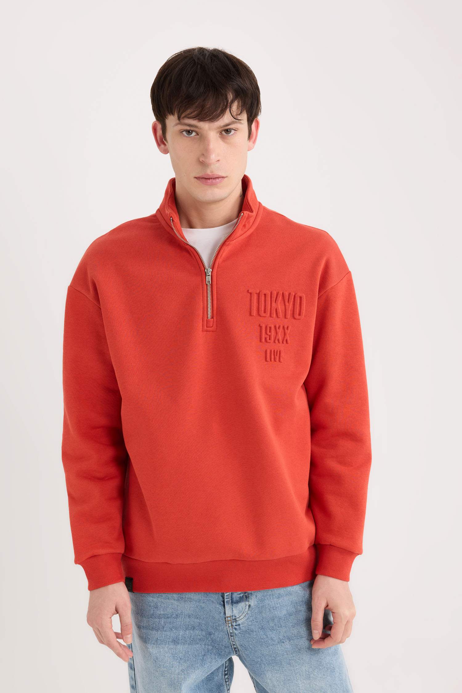 Comfort Regular Fit Rahat Kalıp Dik Yaka Fermuarlı Baskılı Sweatshirt