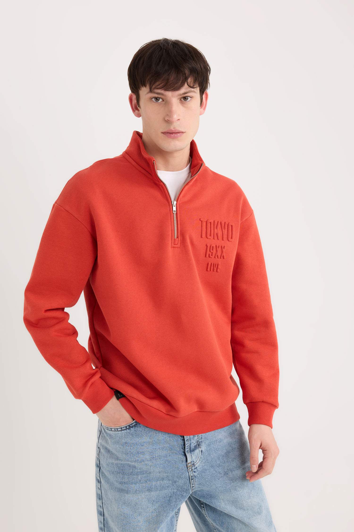 Comfort Regular Fit Rahat Kalıp Dik Yaka Fermuarlı Baskılı Sweatshirt