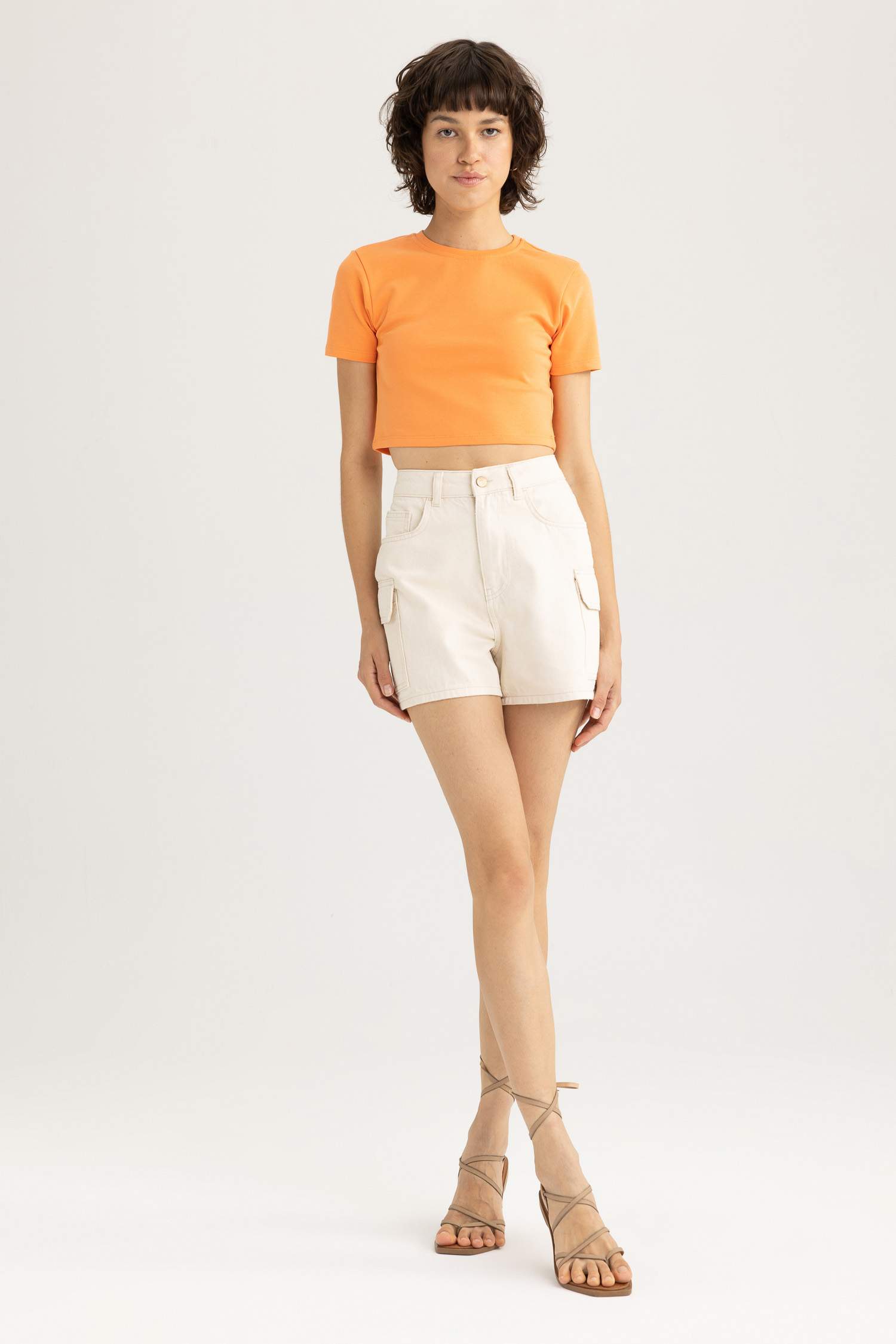 Джинсовые шорты мом кроя с высокой талией