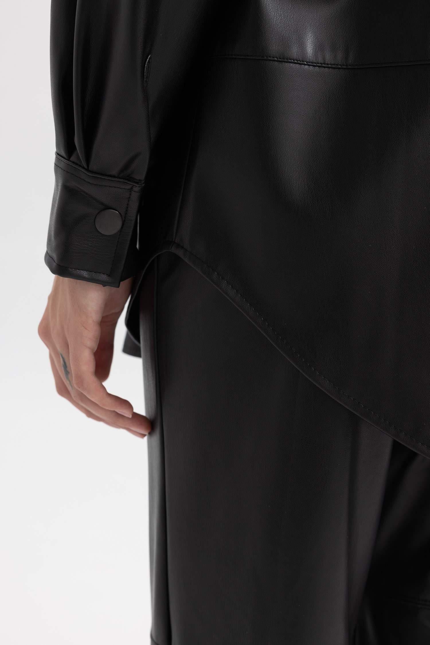 Туника свободного кроя из искусственной кожи