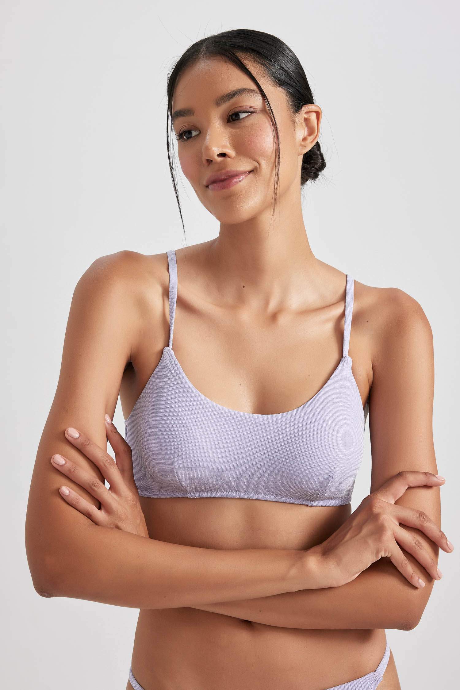 توب بكيني قصة عادية من Fall In Love