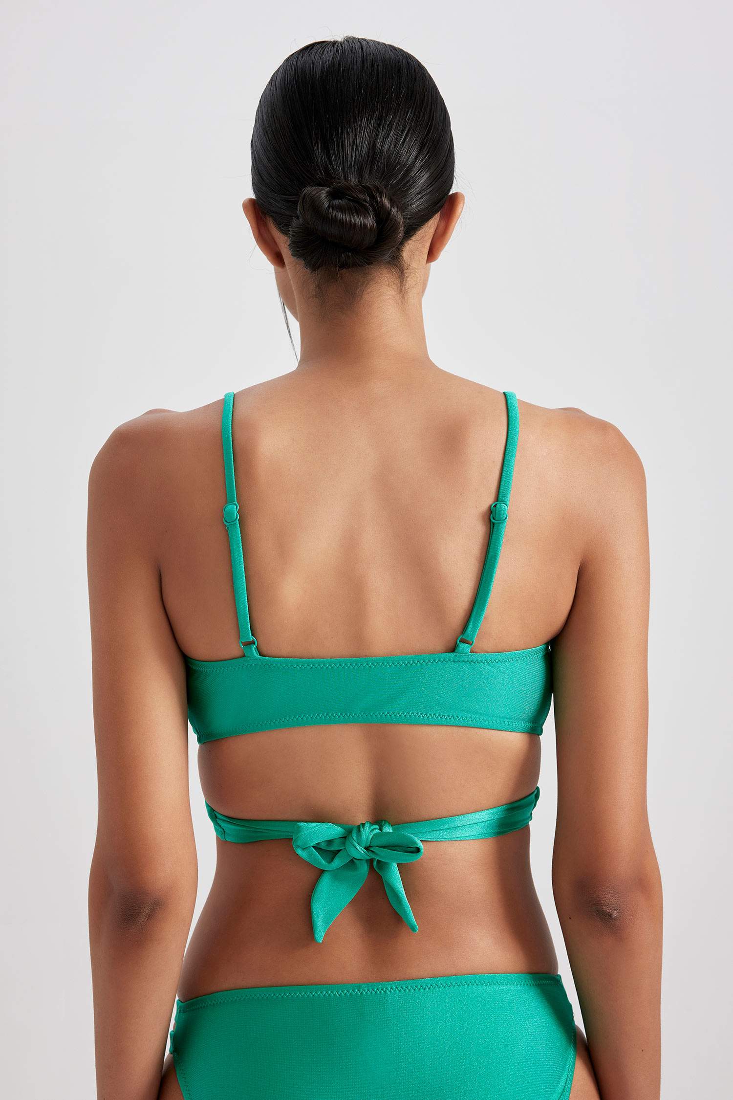 توب بكيني قصة عادية من Fall In Love