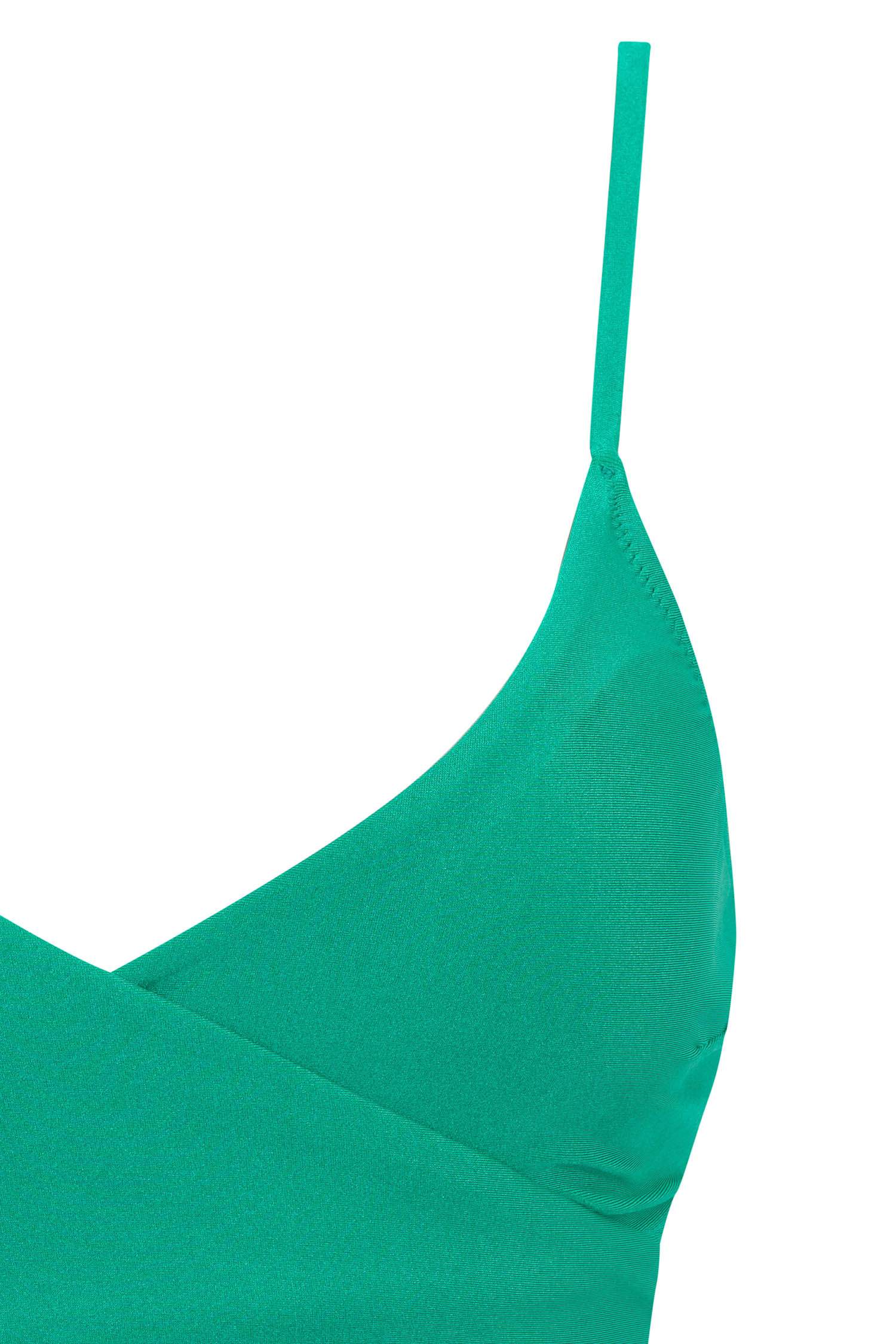 توب بكيني قصة عادية من Fall In Love