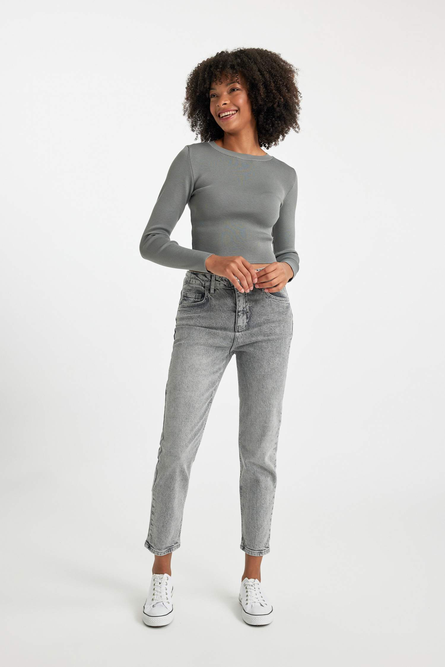 بنطلون جينز قصة مريحة بخصر عالي