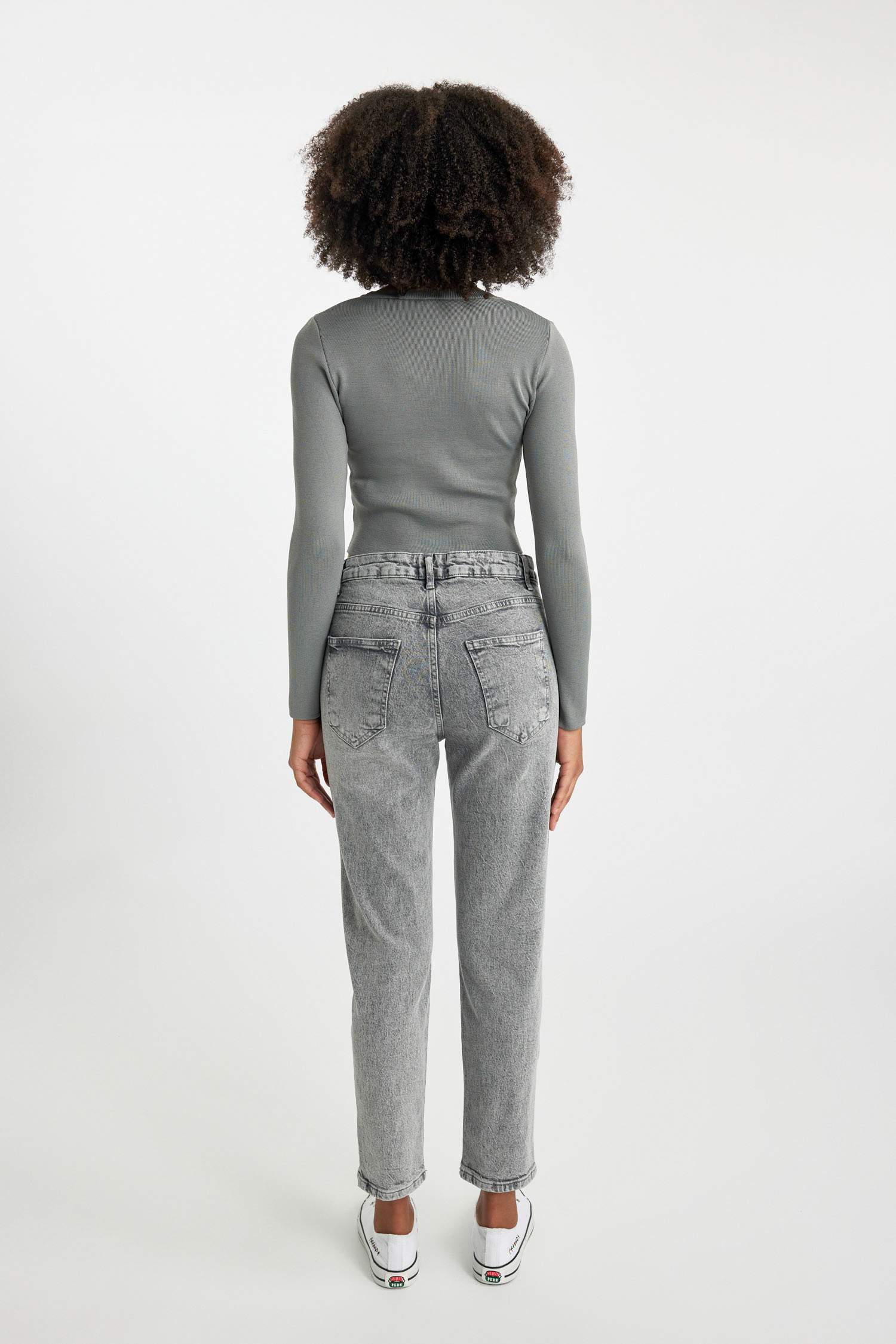 بنطلون جينز قصة مريحة بخصر عالي