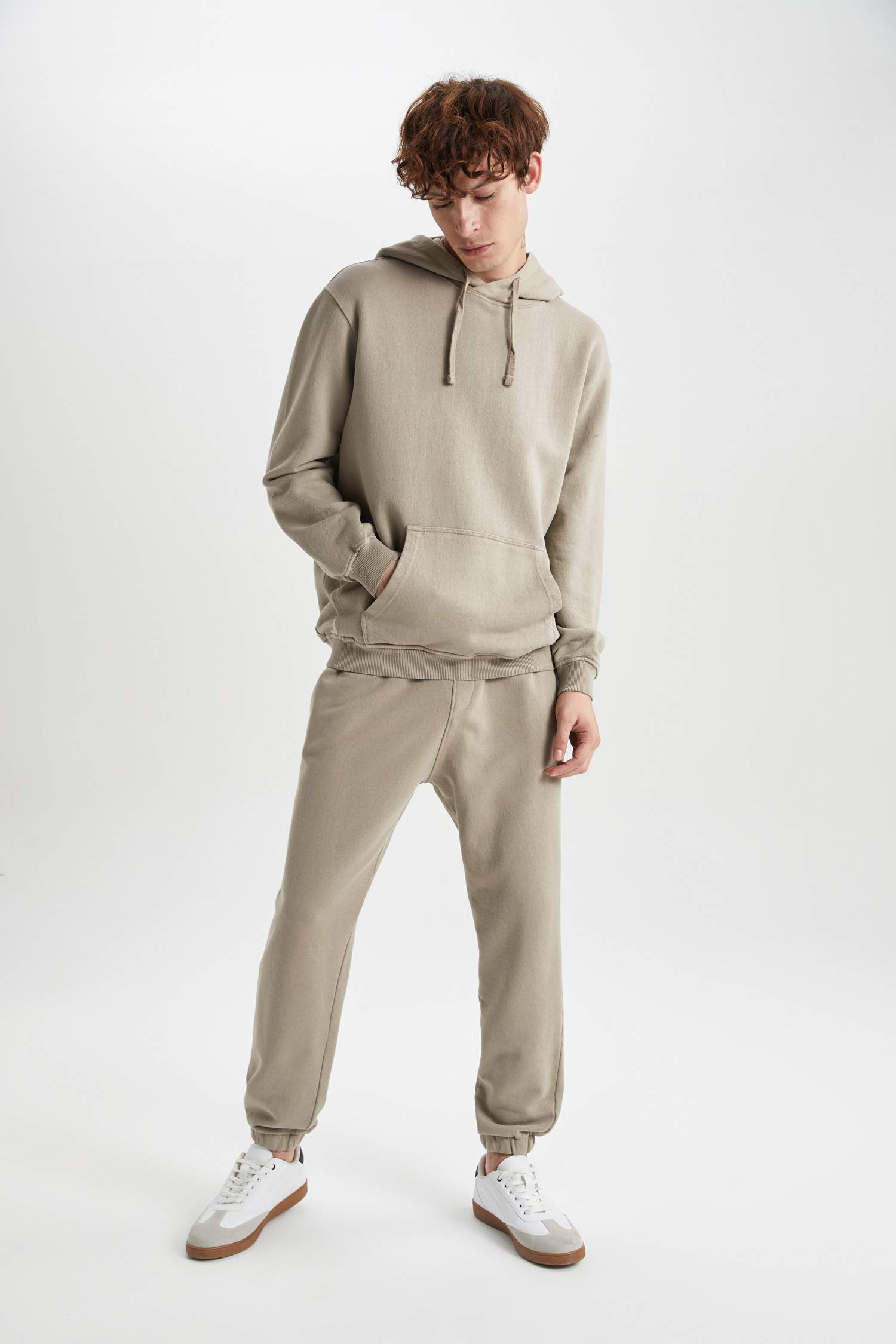 بنطلون بجامة رياضي بقصة عادية برجل مطاطي بجيب