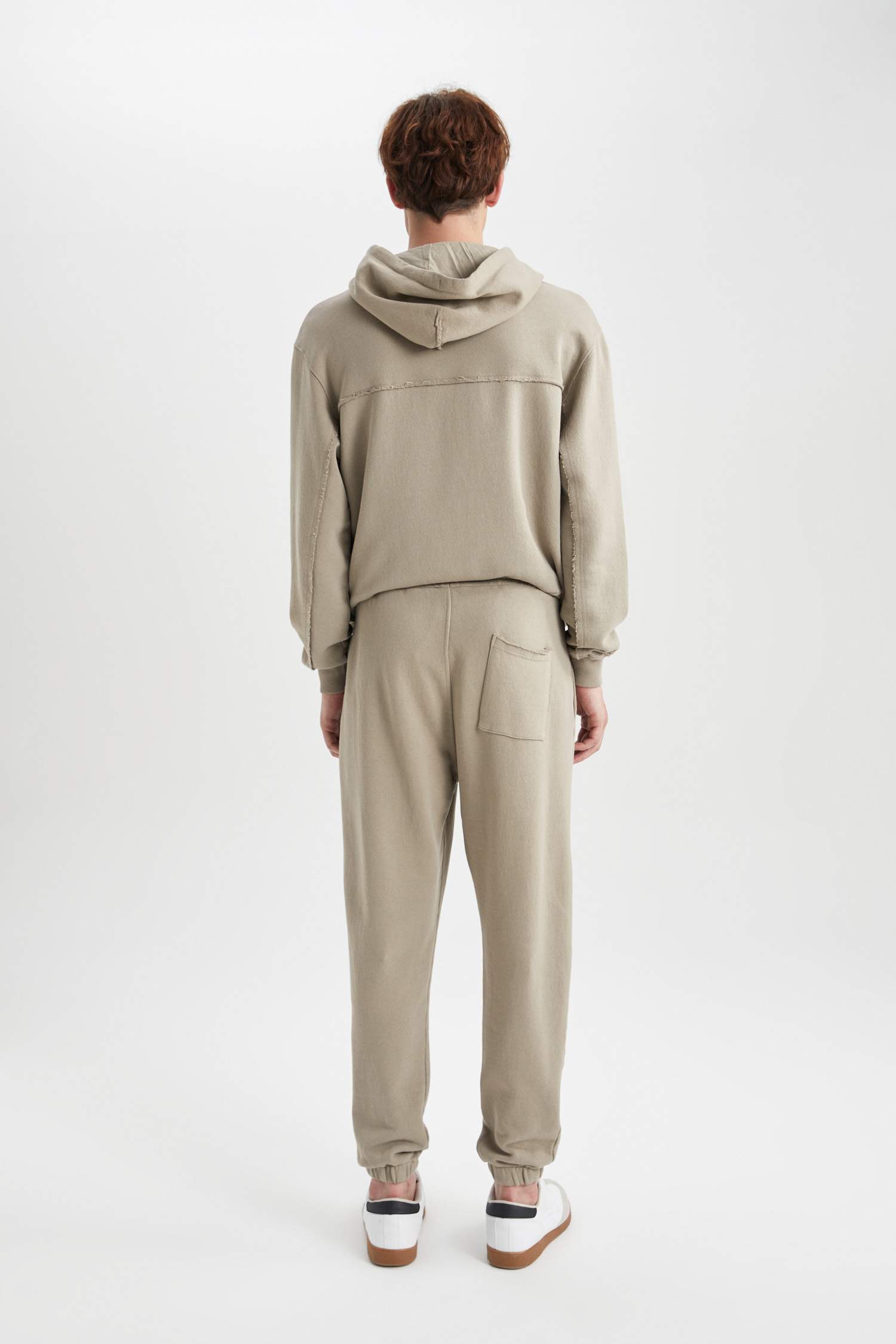 بنطلون بجامة رياضي بقصة عادية برجل مطاطي بجيب