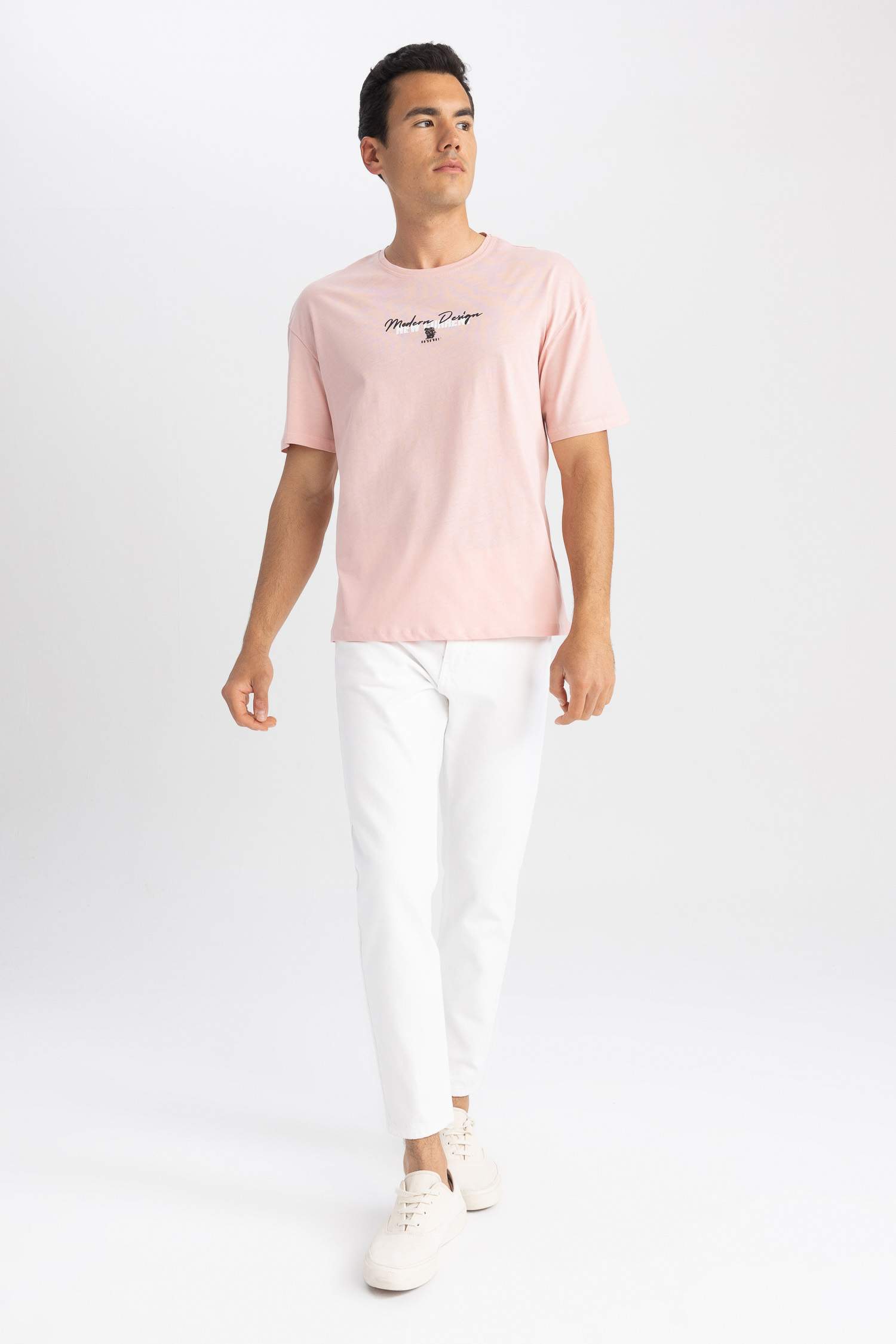 تيشيرت مطبوع قصة مريحة برقبة مستديرة