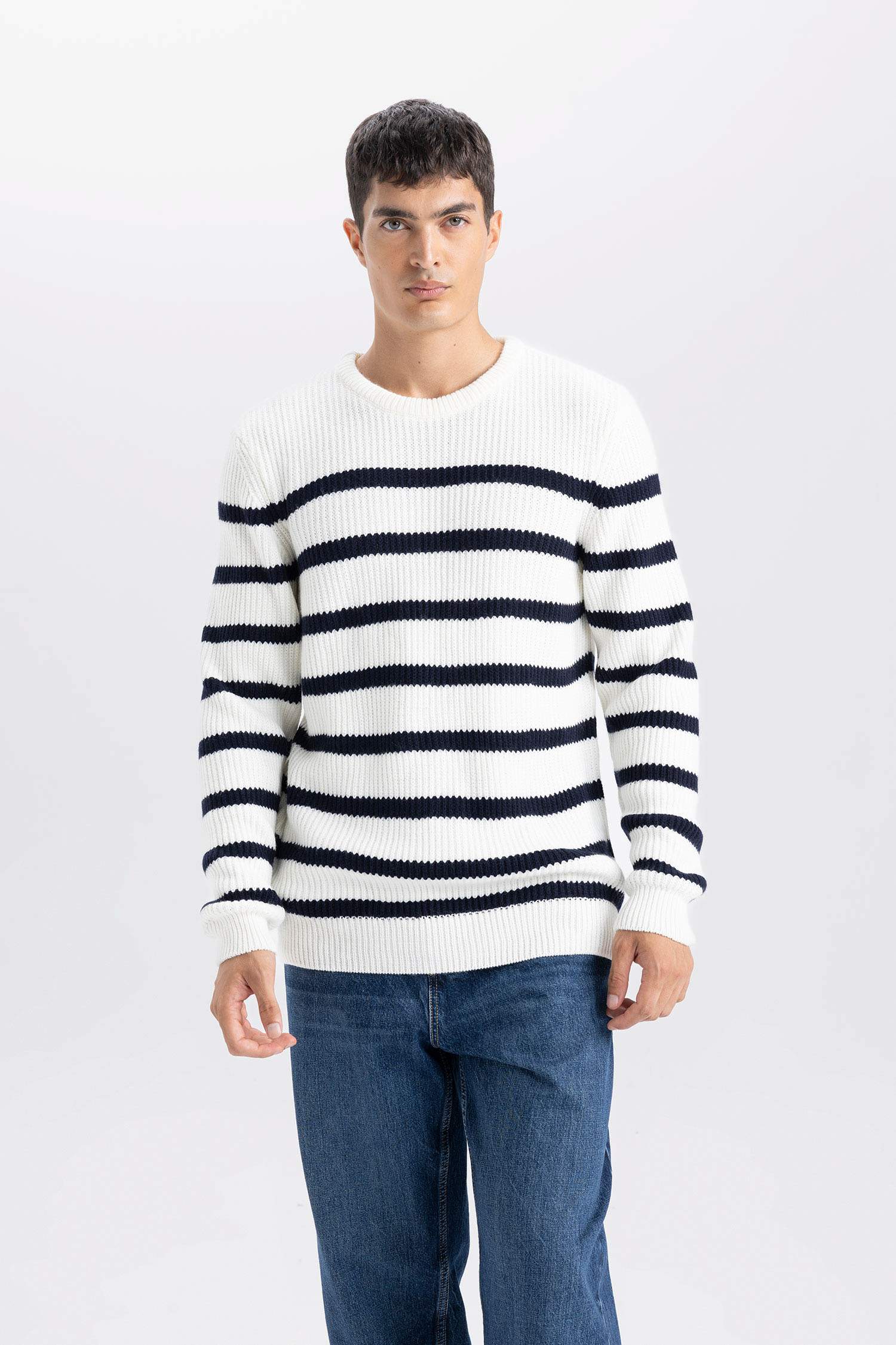 Standart Fit Normal Kesim Bisiklet Yaka Çizgili Triko Kazak