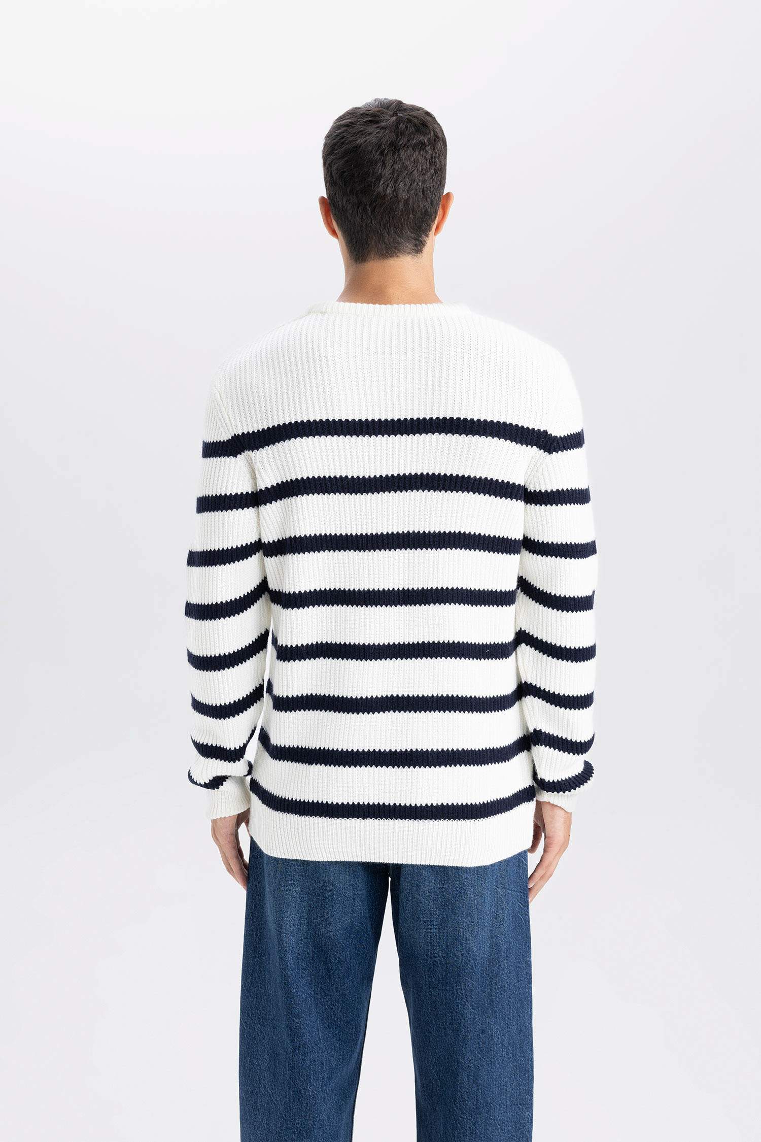 Standart Fit Normal Kesim Bisiklet Yaka Çizgili Triko Kazak