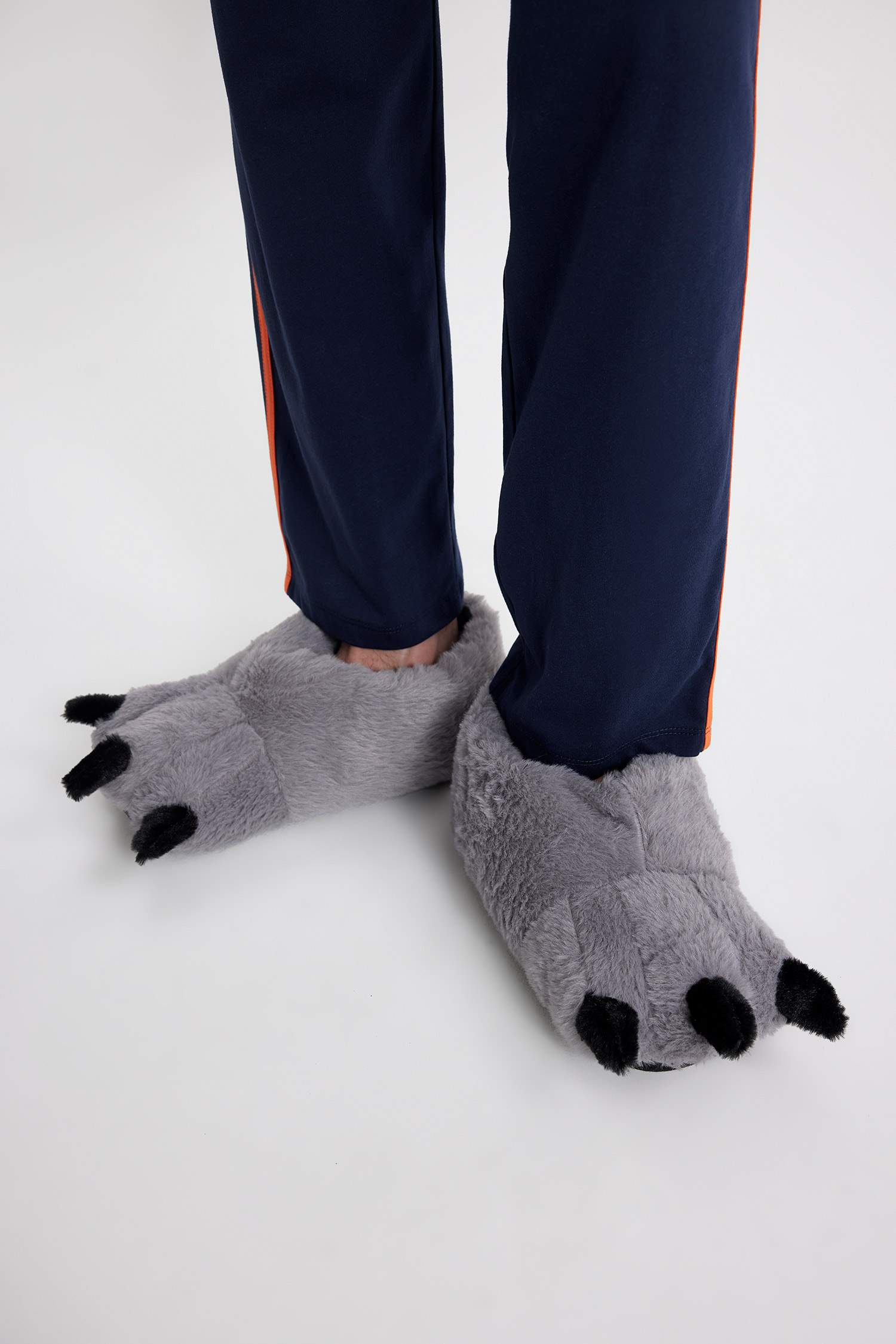 شبشب بيت حريمي بكعب مسطح