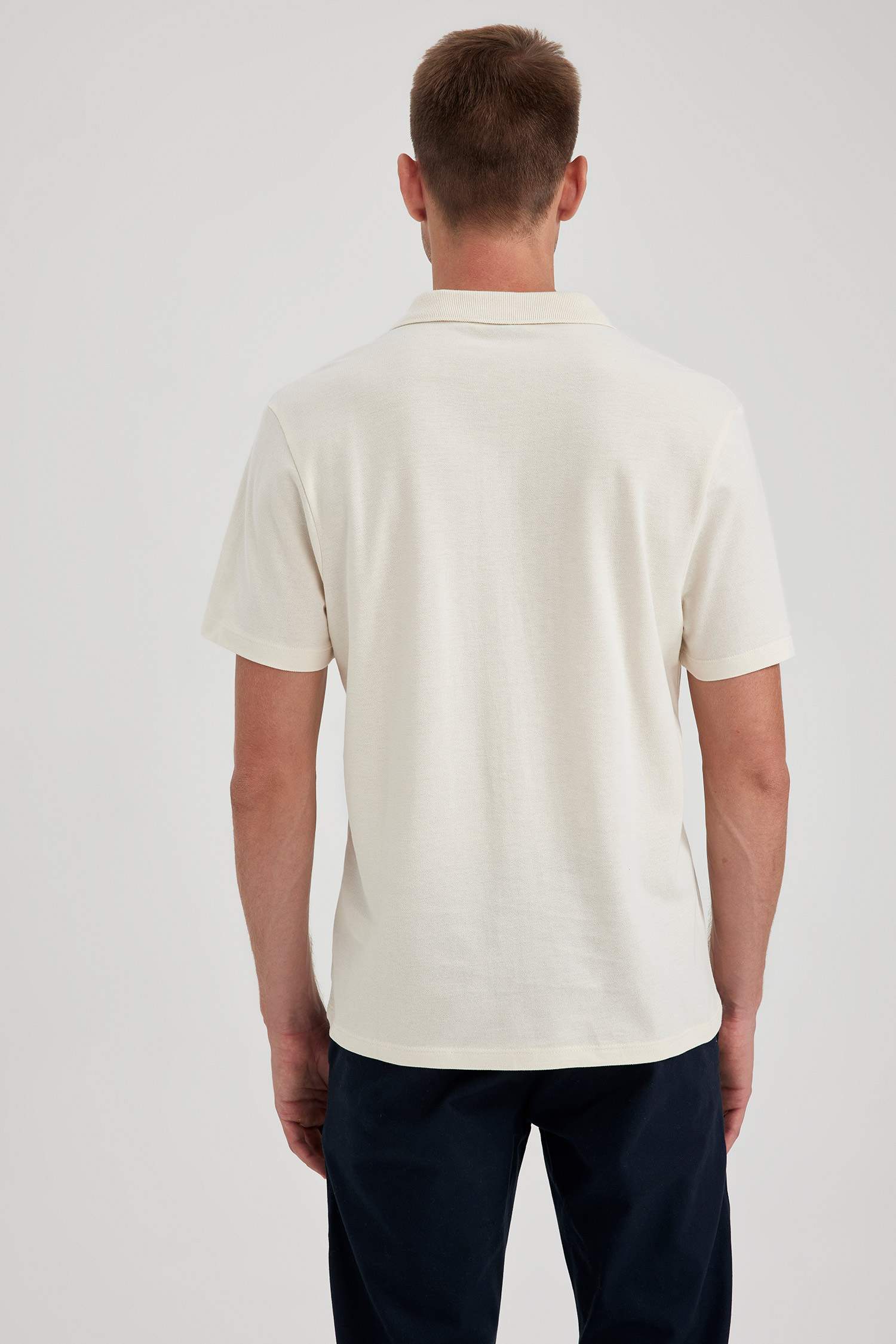 تيشيرت بولو قطن قصة عادية