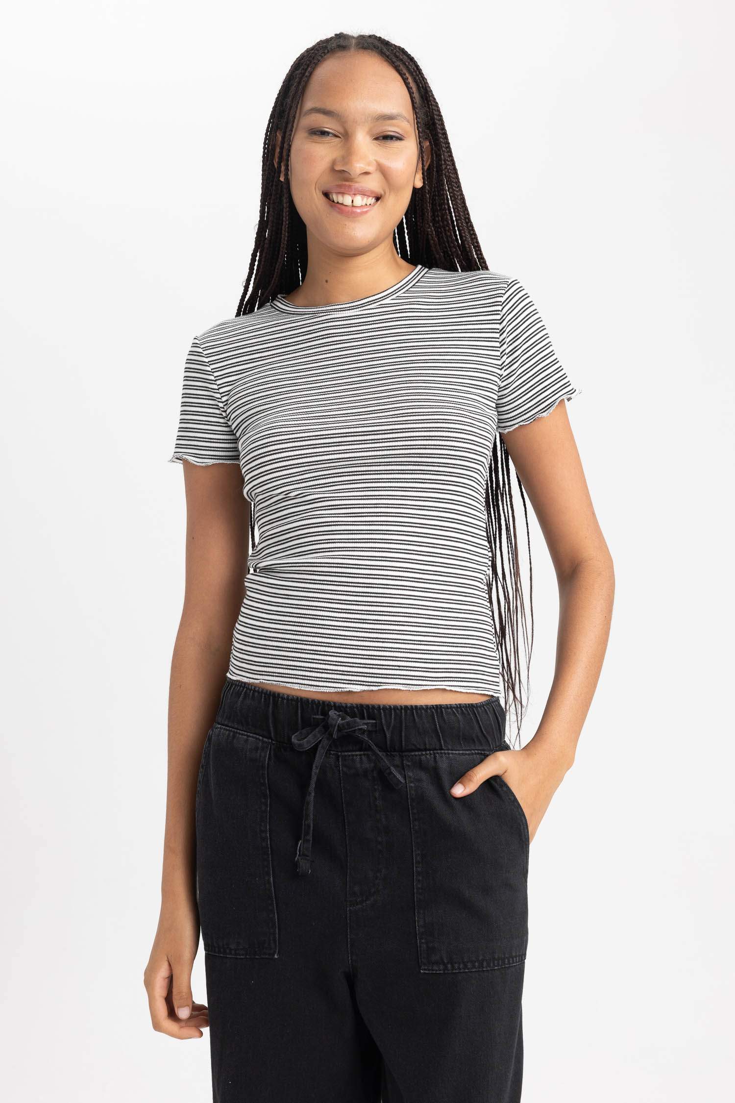 تي شيرت نص ردن سليم فيت بياخة مستديرة