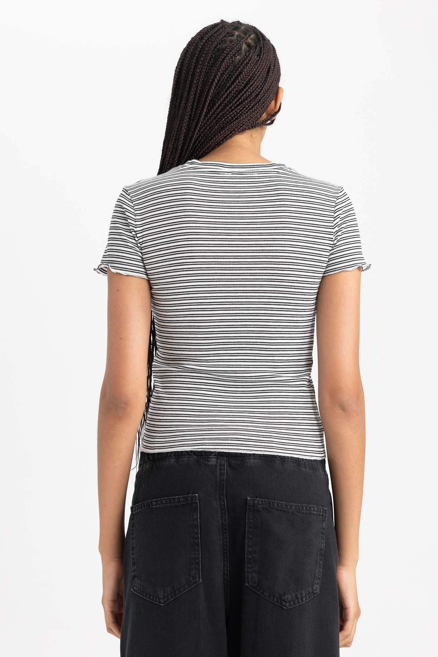 تي شيرت نص ردن سليم فيت بياخة مستديرة