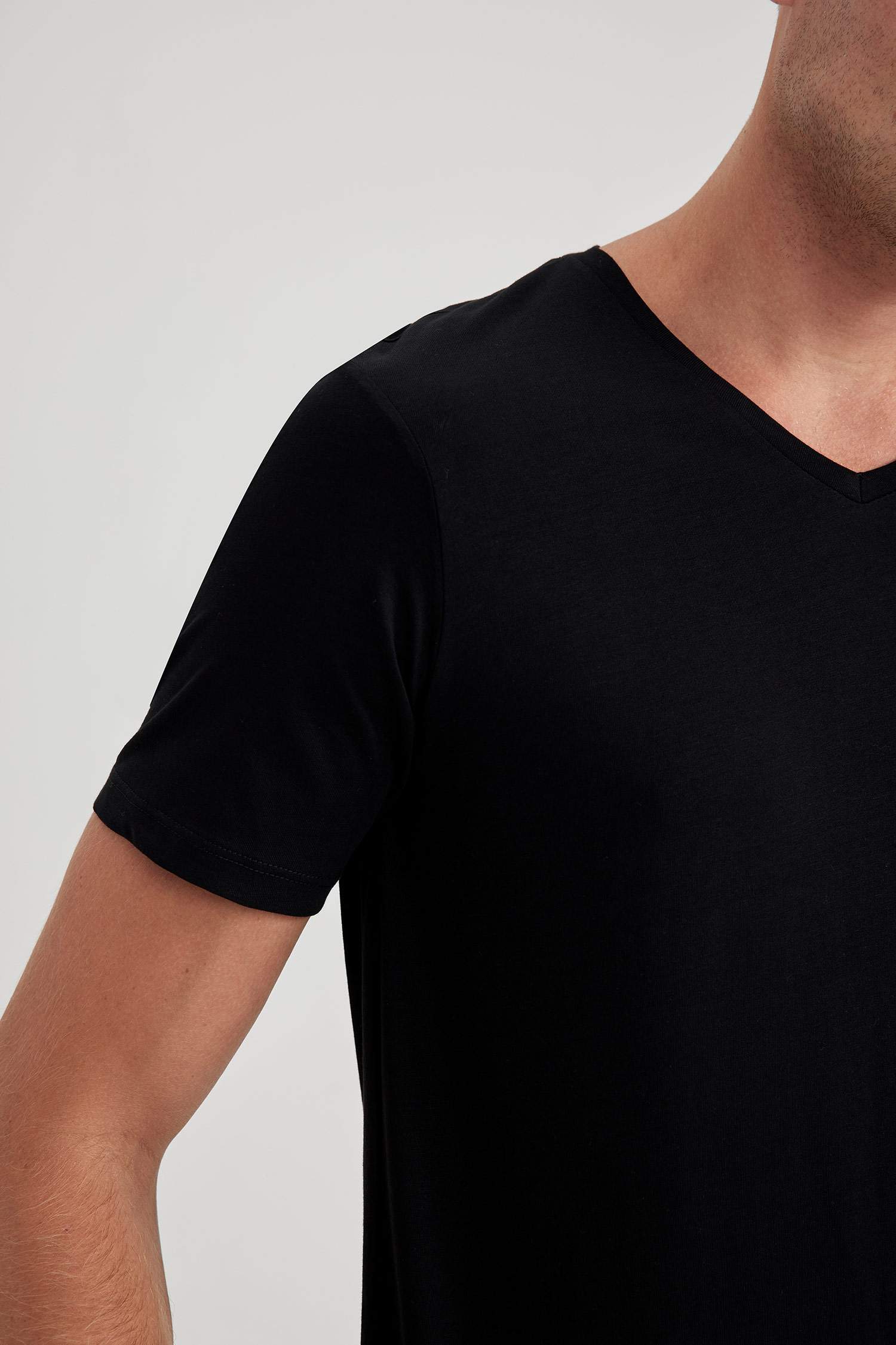 تي شيرت قطن سليم فيت بياخة V