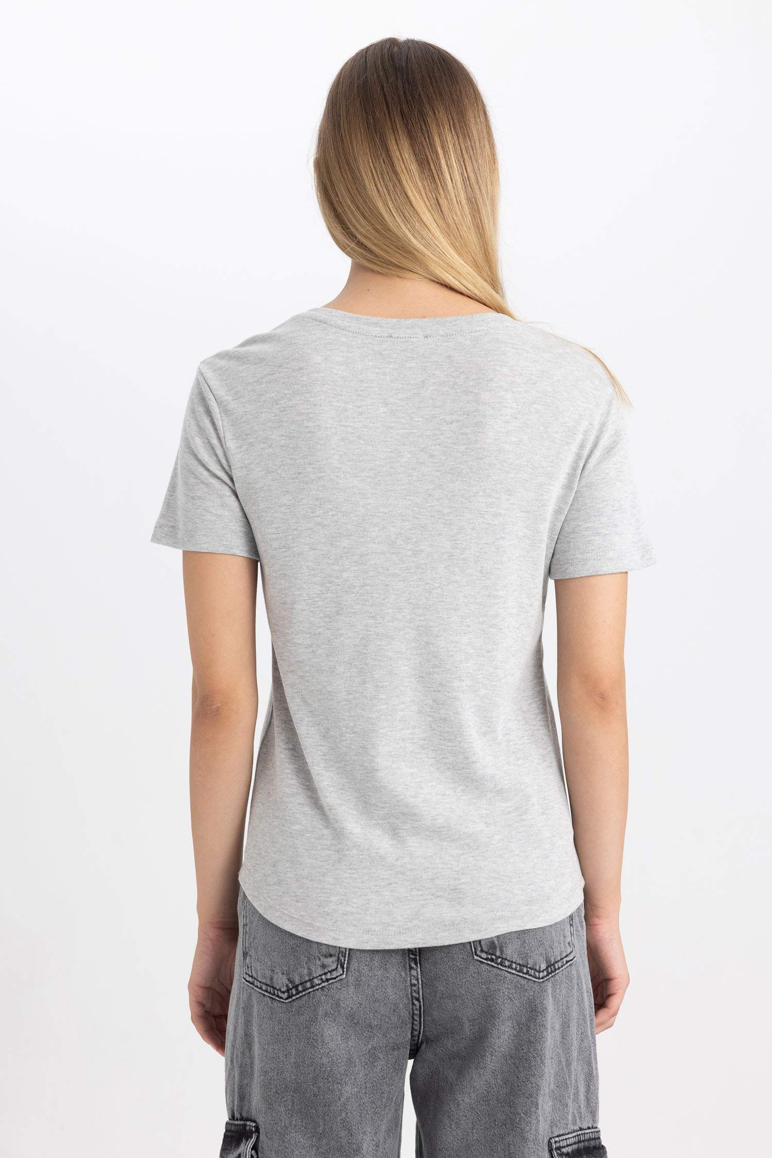 تي شيرت نص ردن مضلع سليم فيت