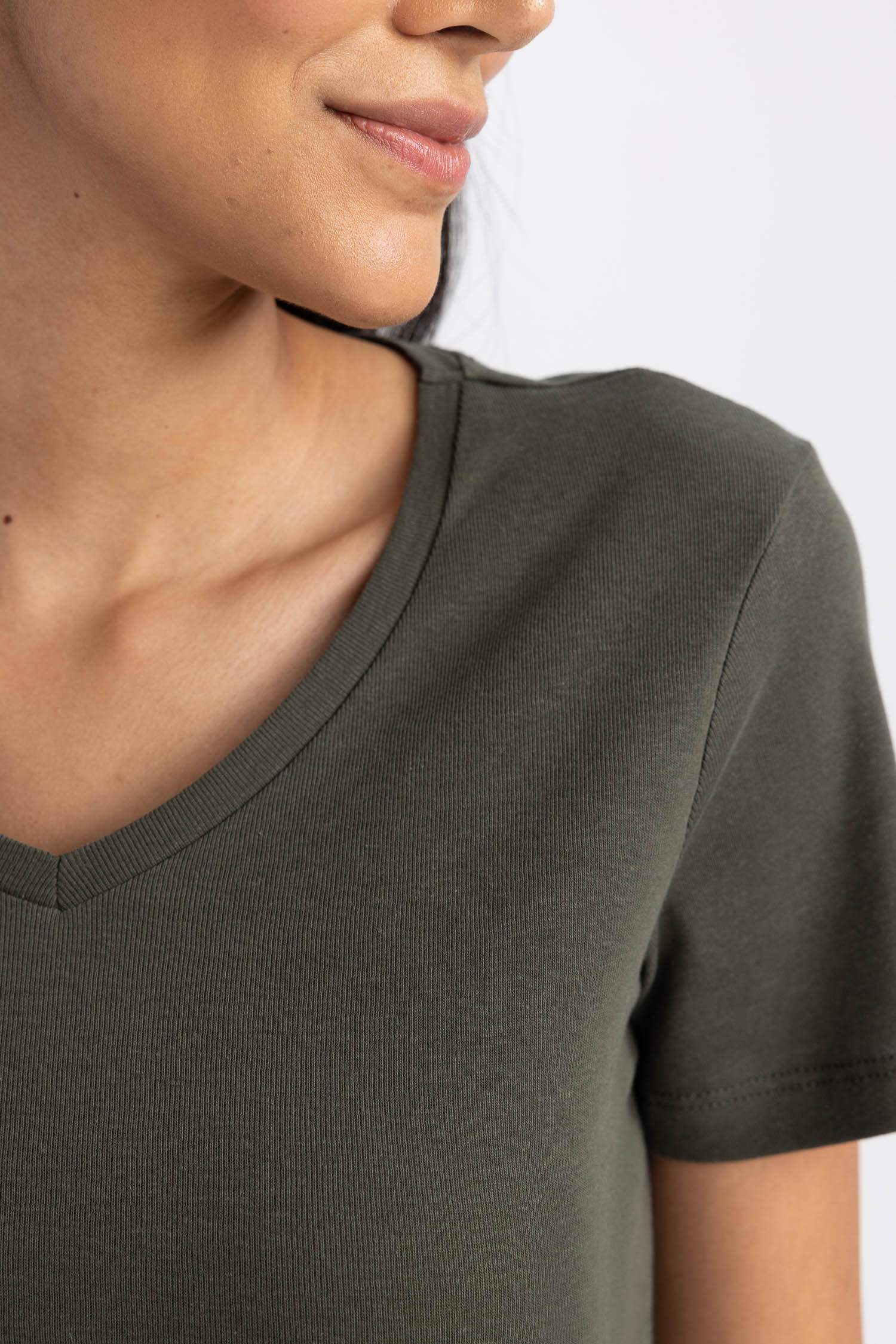 تي شيرت نص ردن سليم فيت