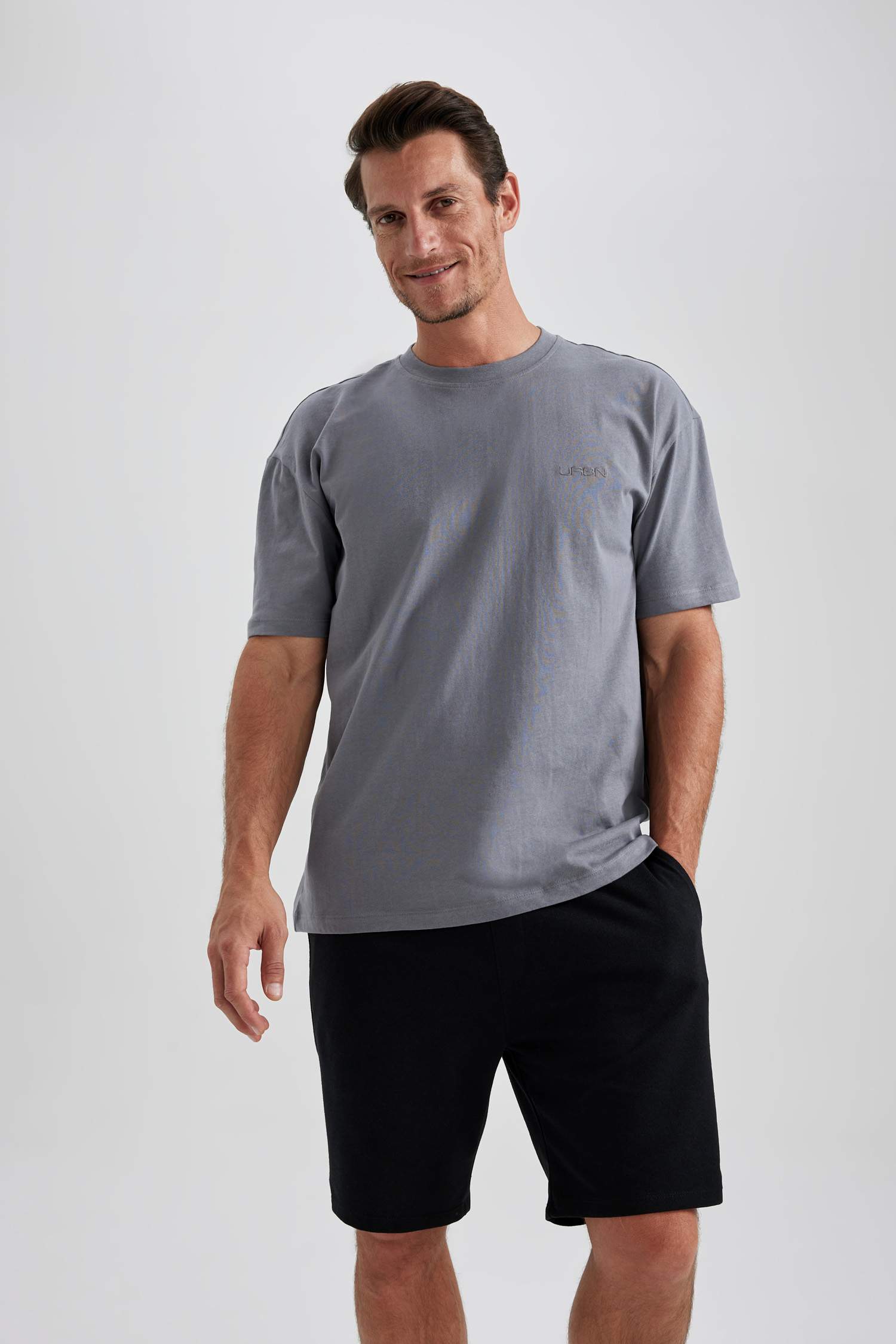 شورت نص ردن قصة عادية