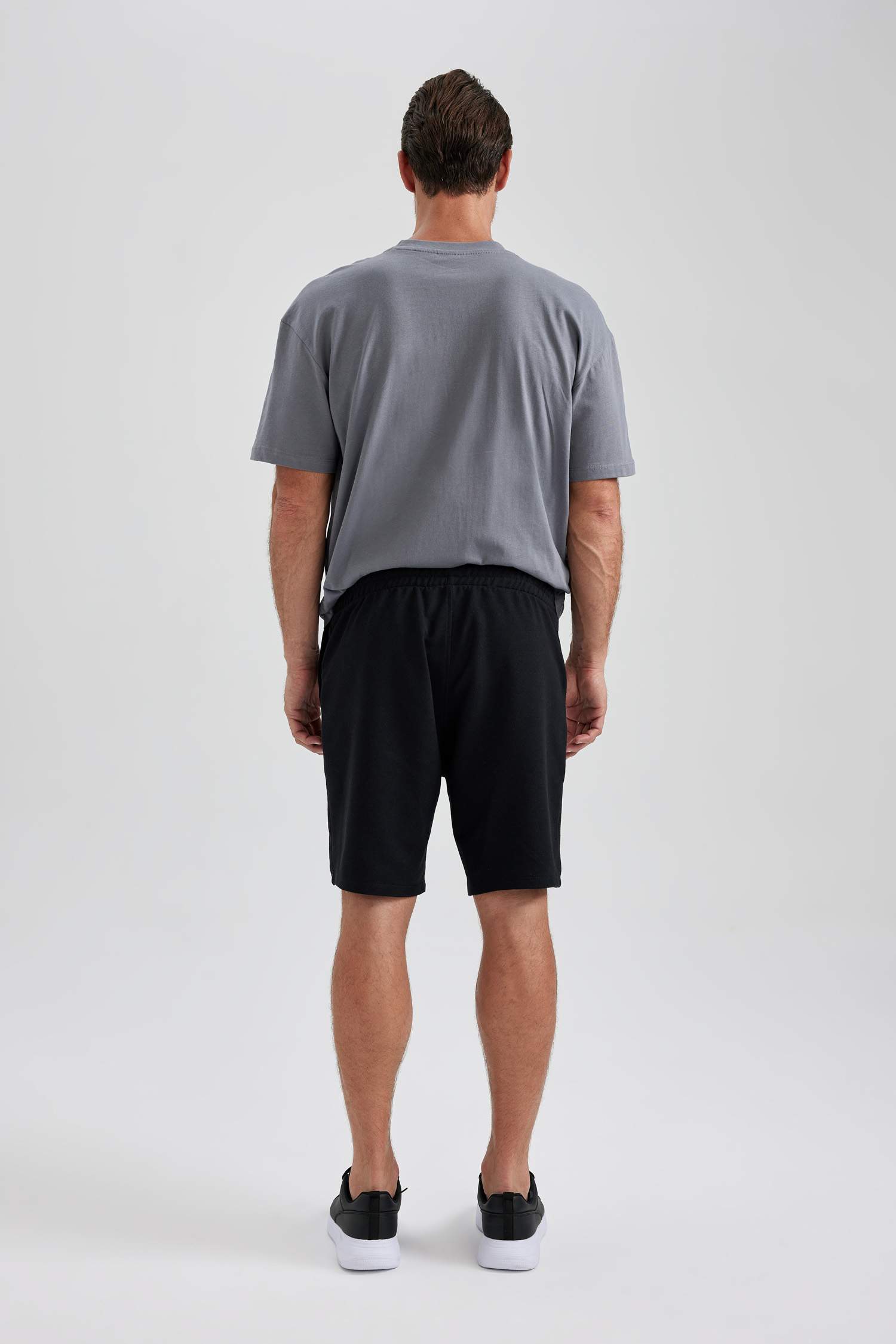 شورت نص ردن قصة عادية