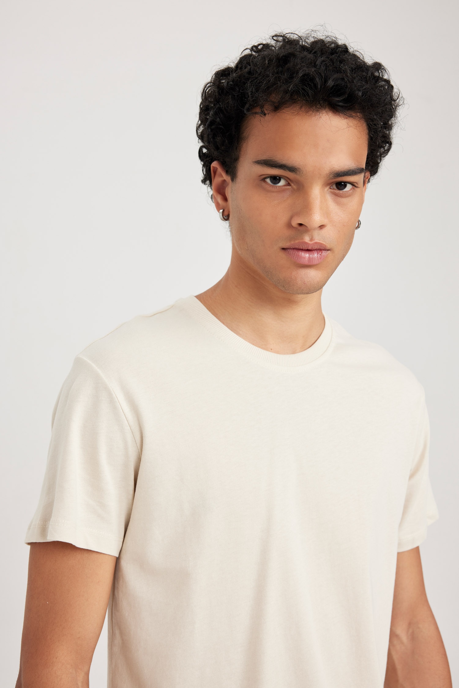 DeFacto %100 Pamuk Slim Fit Basic Tişört görsel 4