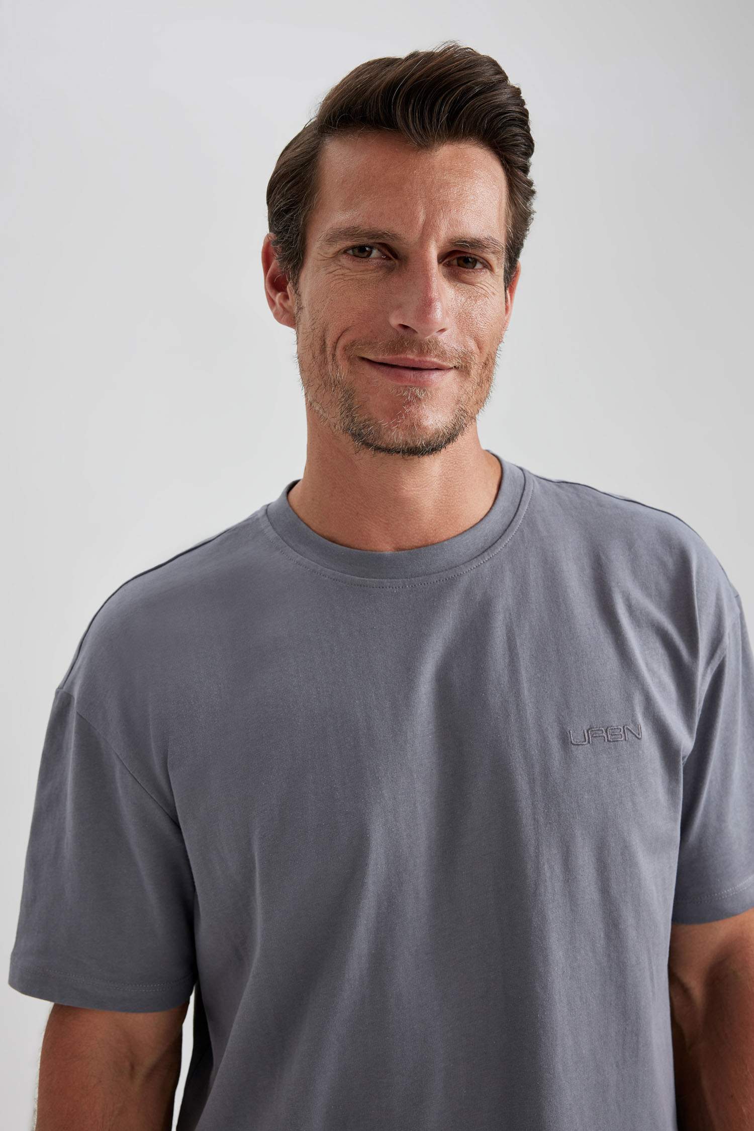 تي شيرت محبوك اوفر سايز بياخة مستديرة