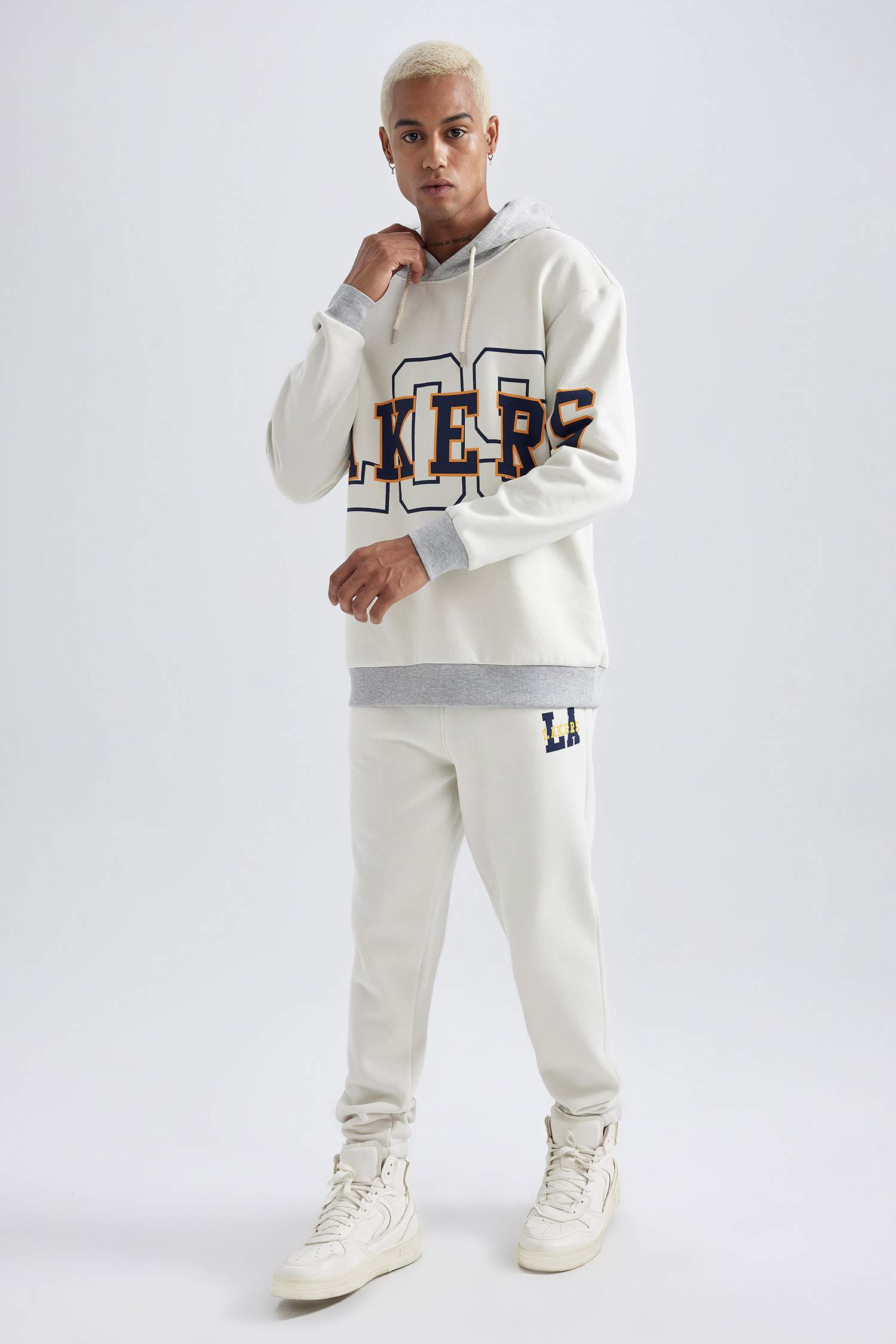 Beige MAN NBA Los Angeles Lakers Licensed Thick Sweatshirt Fabric Jogger  2674002 | DeFacto