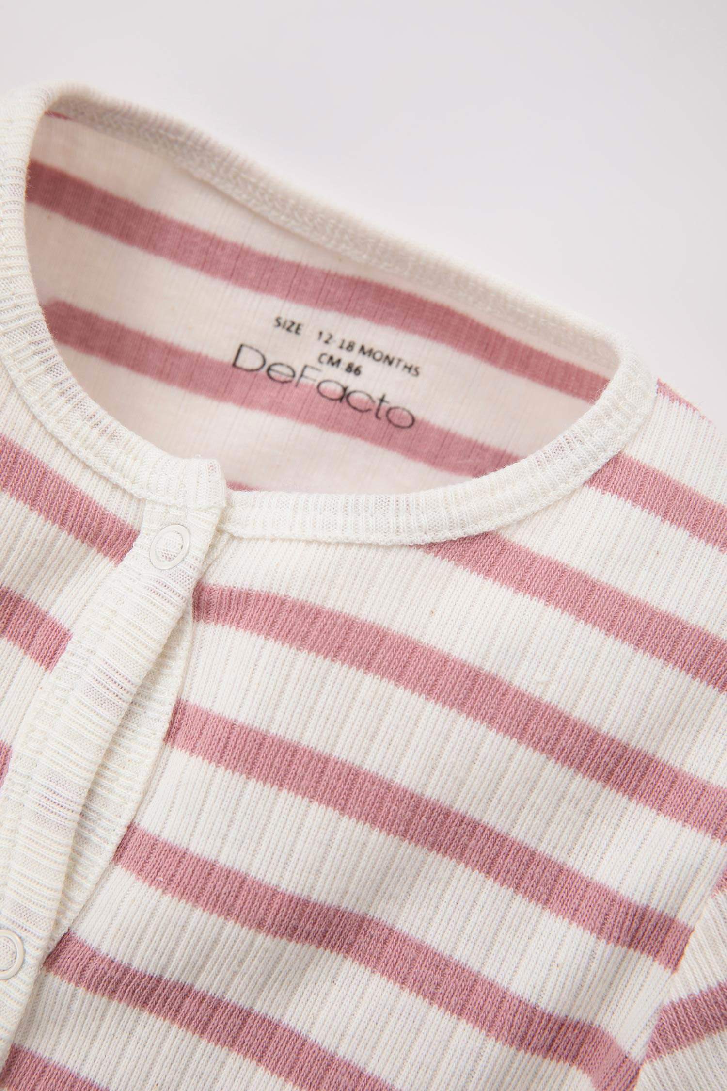 جمبسوت مخطط مضلع بأزرار كبس