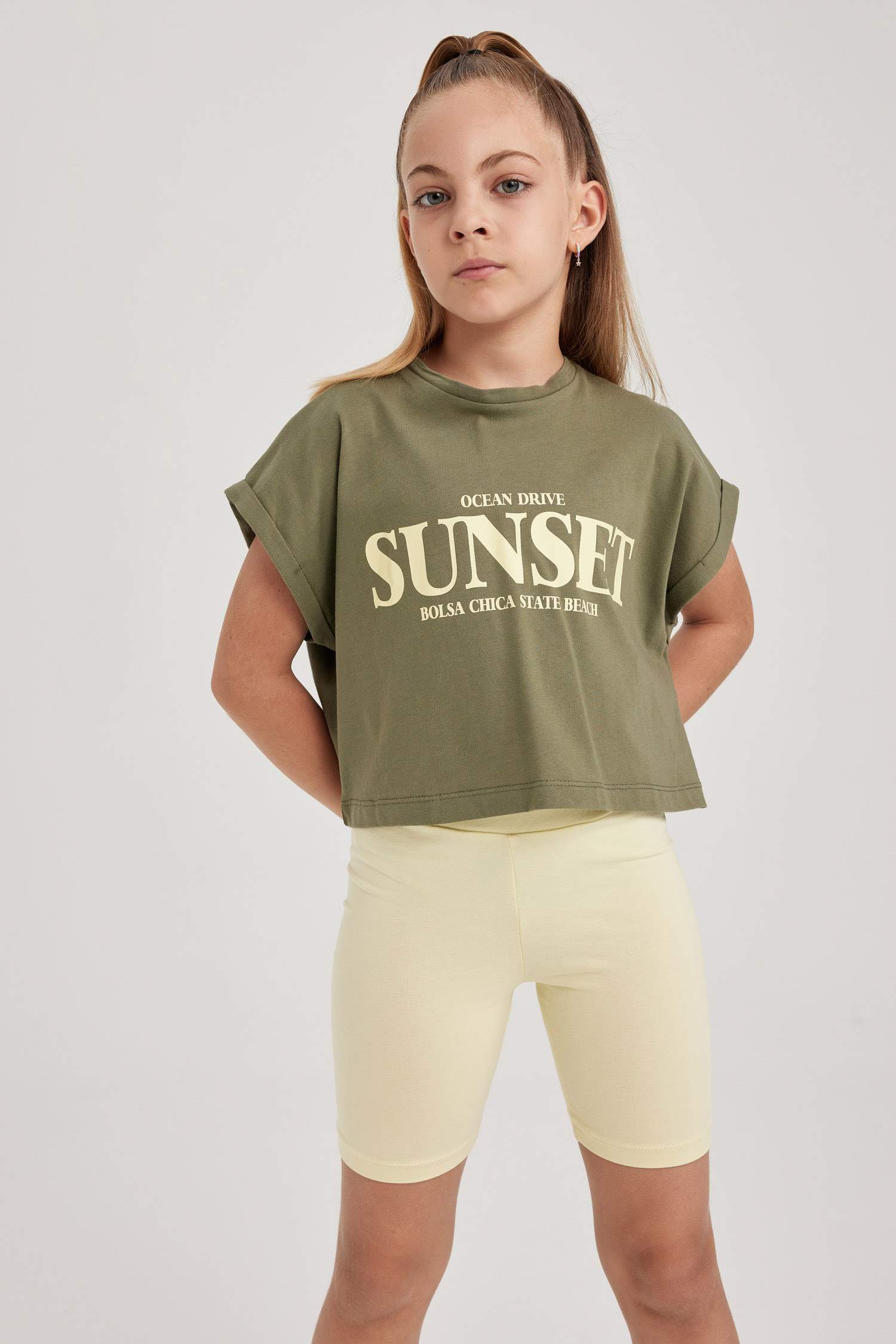 طقم بناتي ستريج وتيشيرت - قطعتين