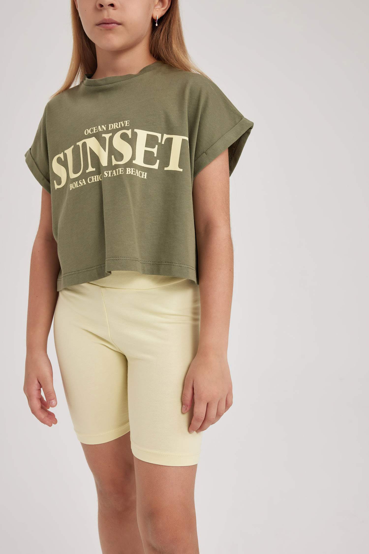 طقم بناتي ستريج وتيشيرت - قطعتين