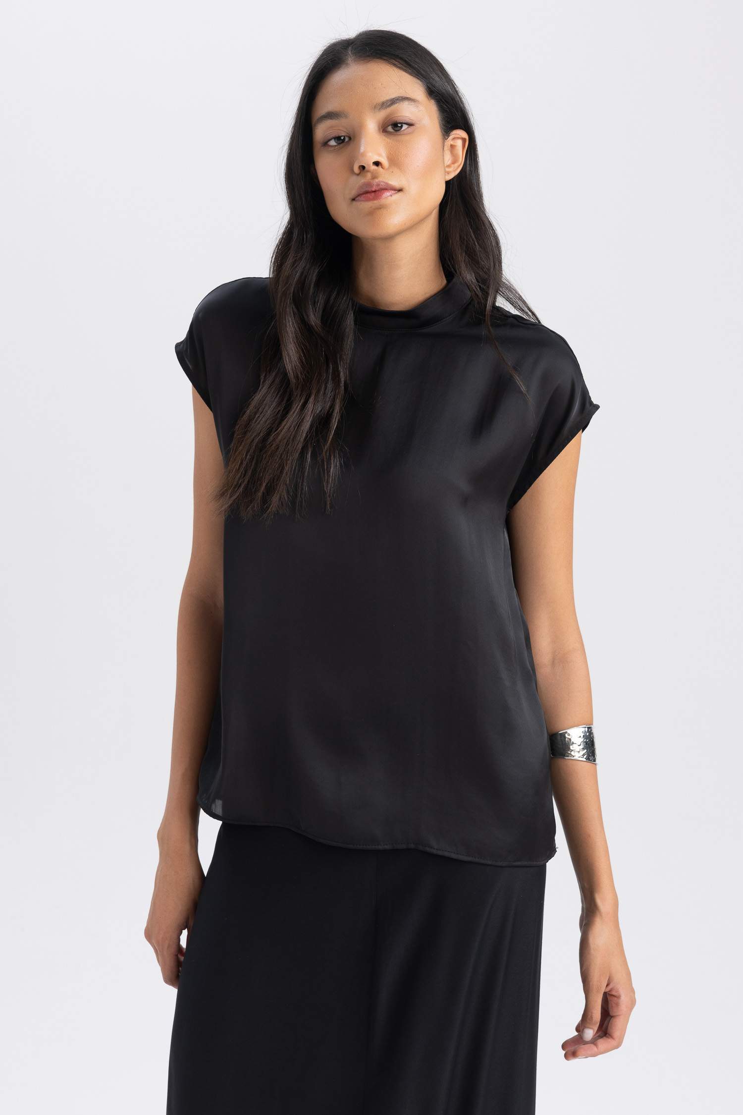 Black Woman Regular Fit Half Turtleneck Sleeveless Blouse 2910552 DeFacto