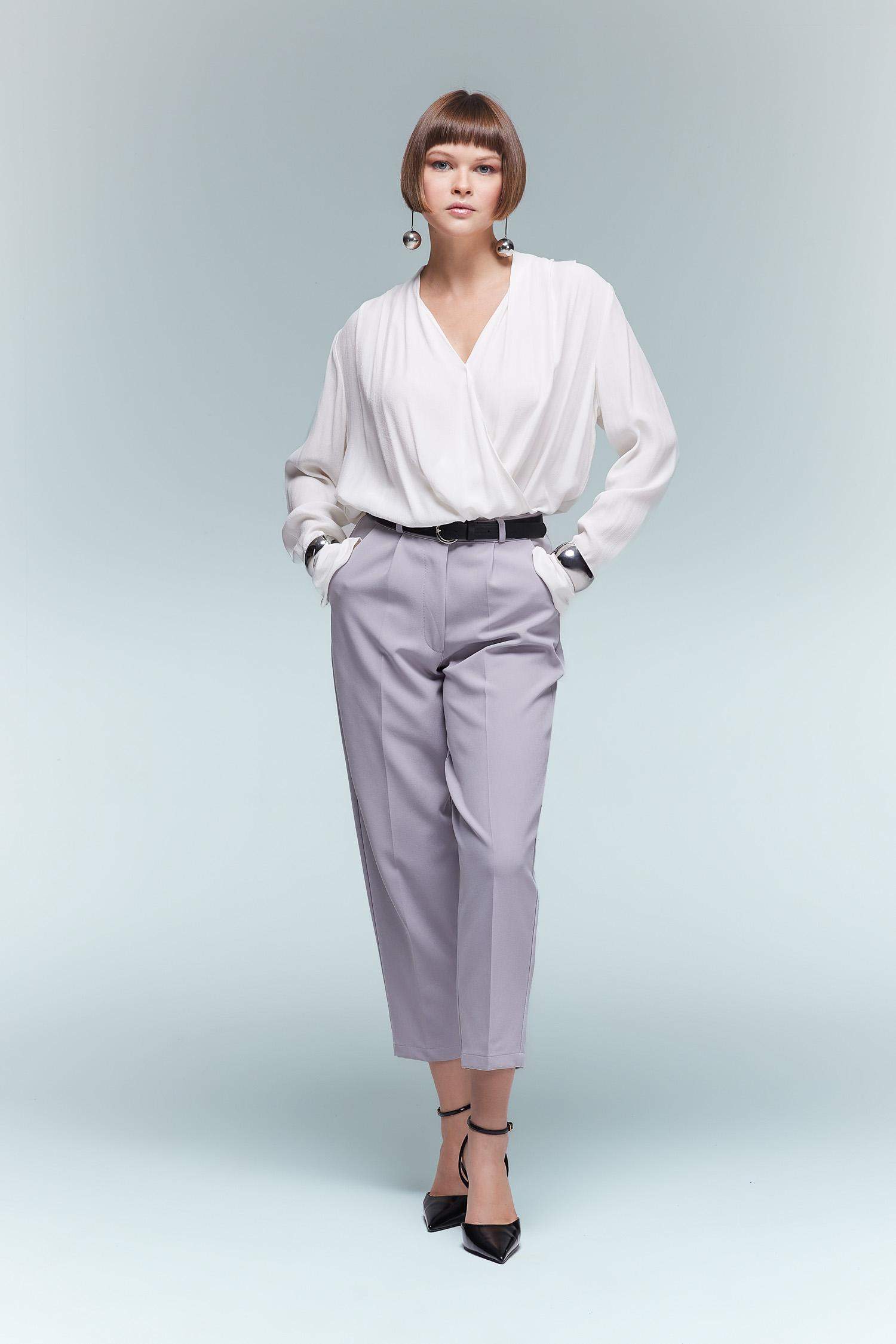 Блузка стандартного кроя с длинным рукавом