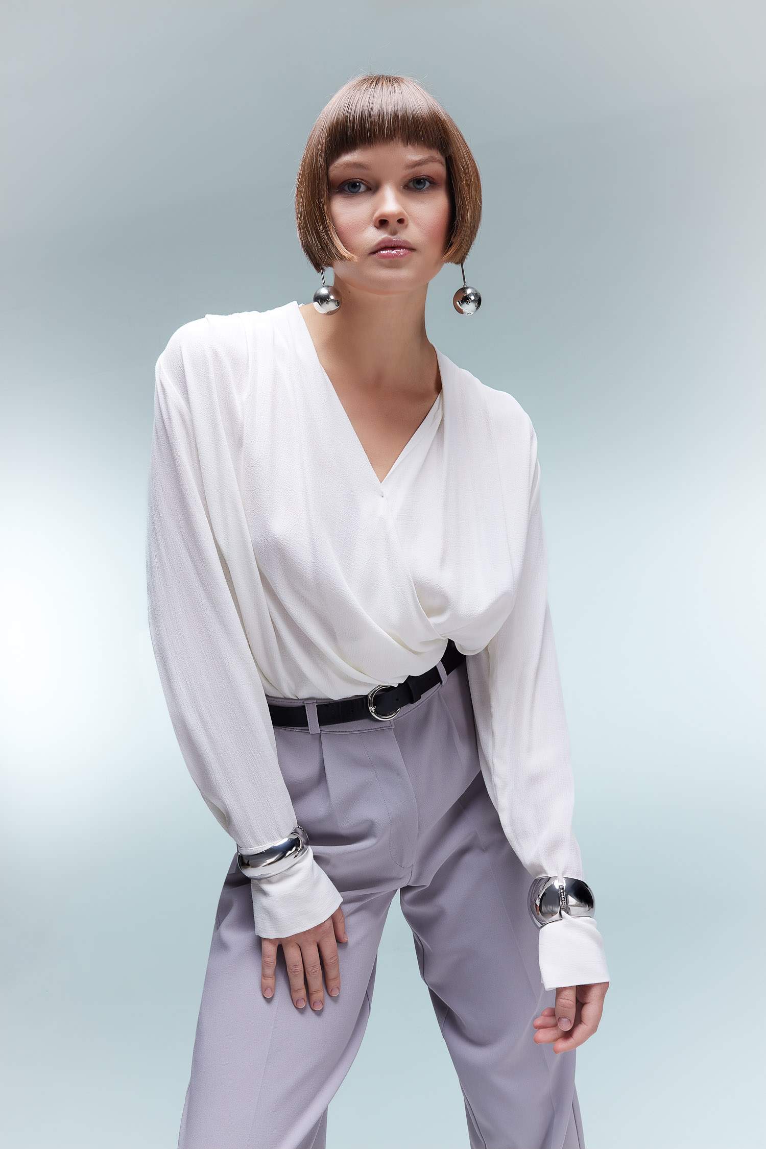 Блузка стандартного кроя с длинным рукавом