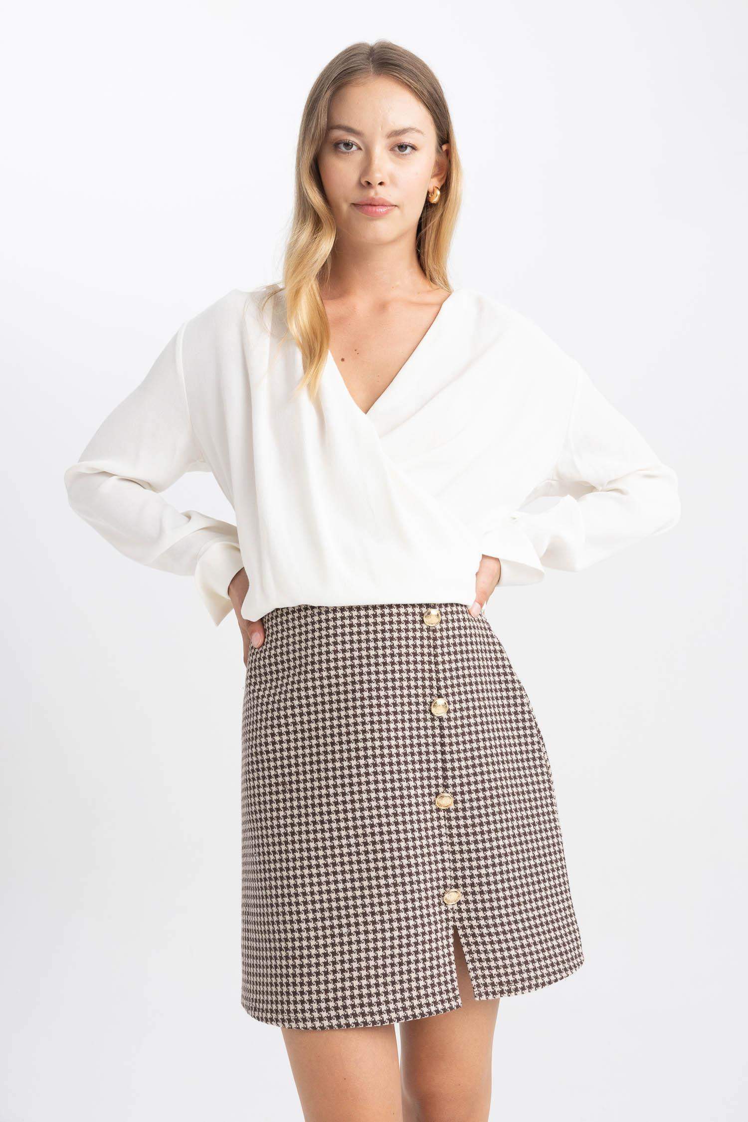 Блузка стандартного кроя с длинным рукавом