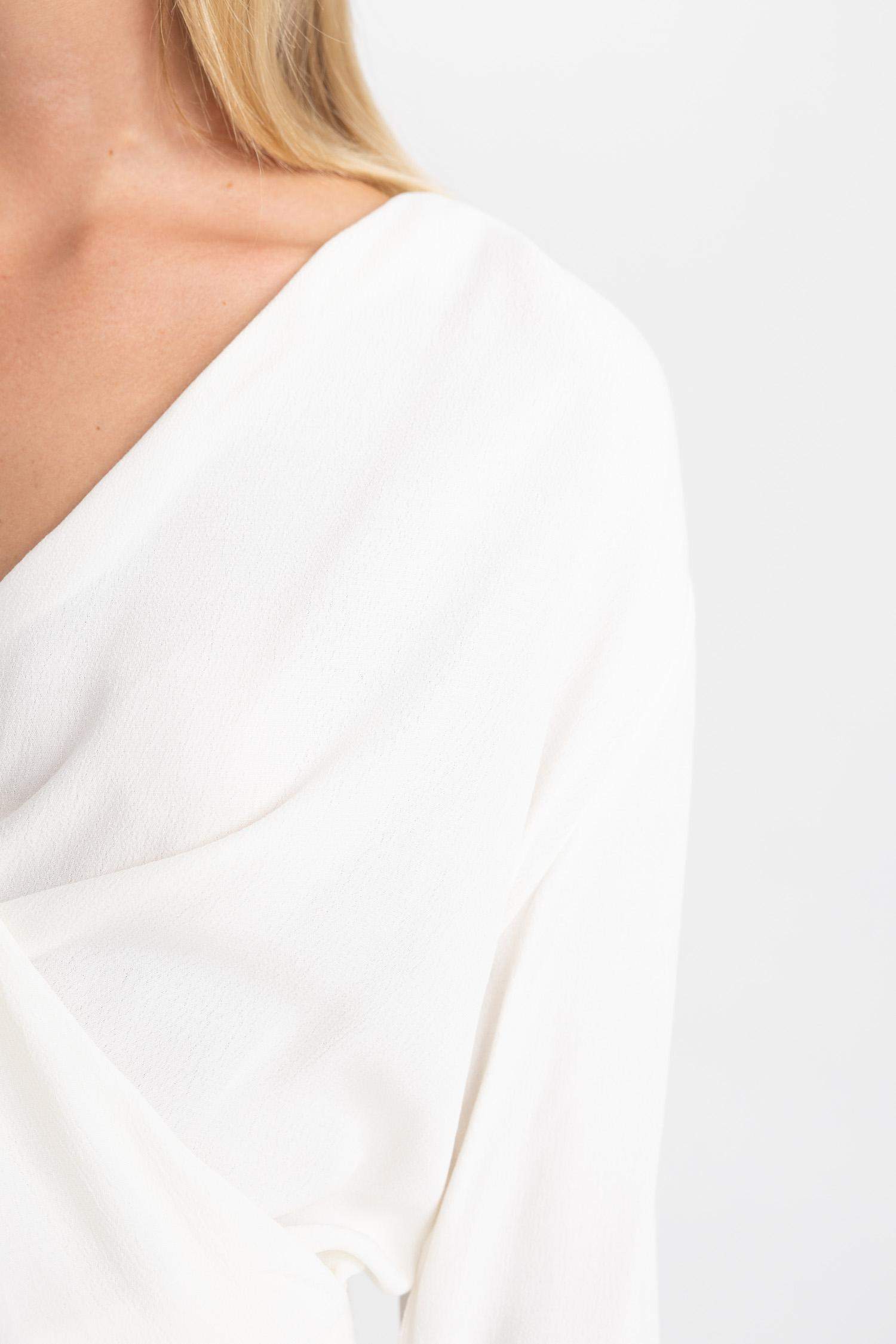 Блузка стандартного кроя с длинным рукавом