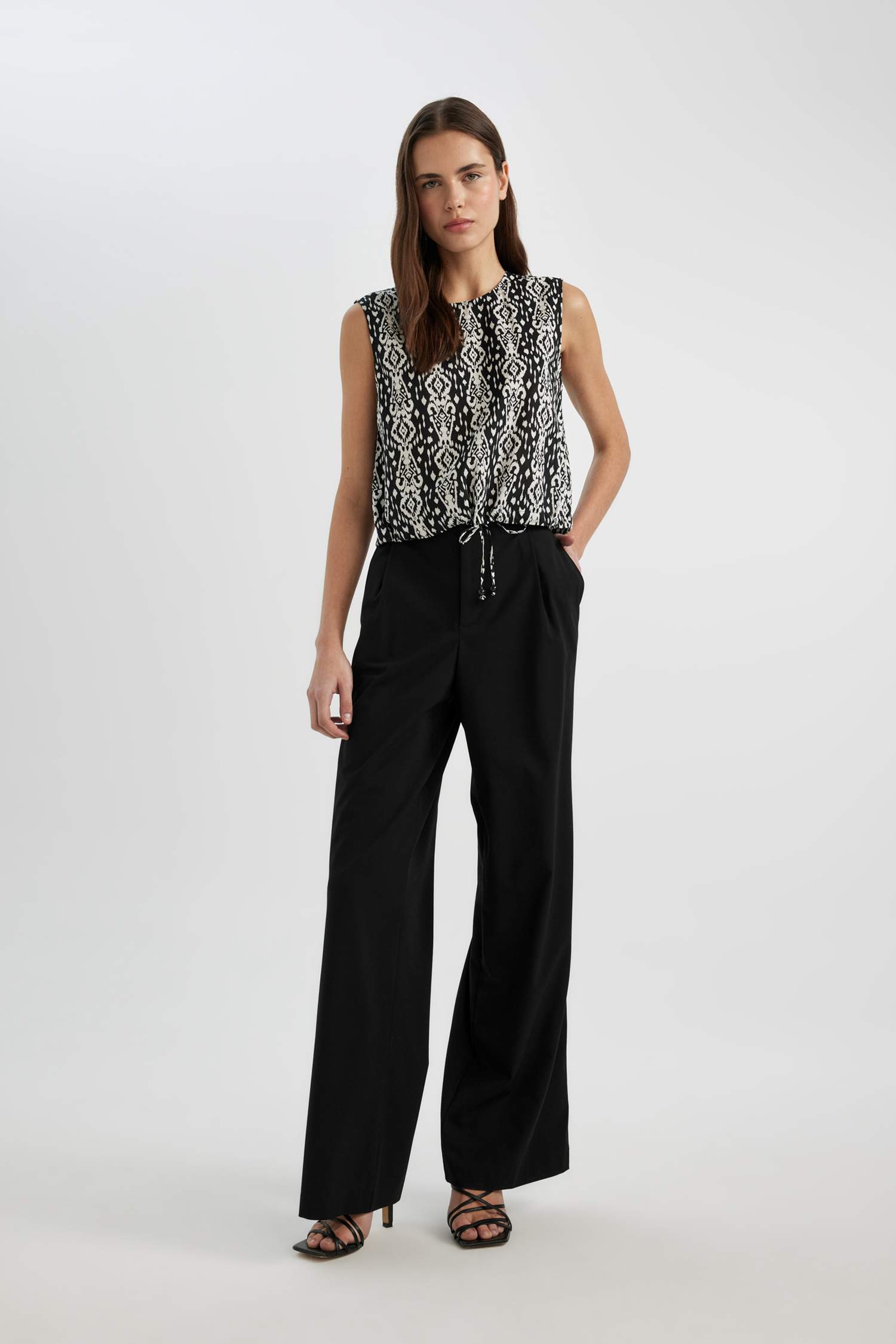 Round Neck Voile Sleeveless Crop Blouse