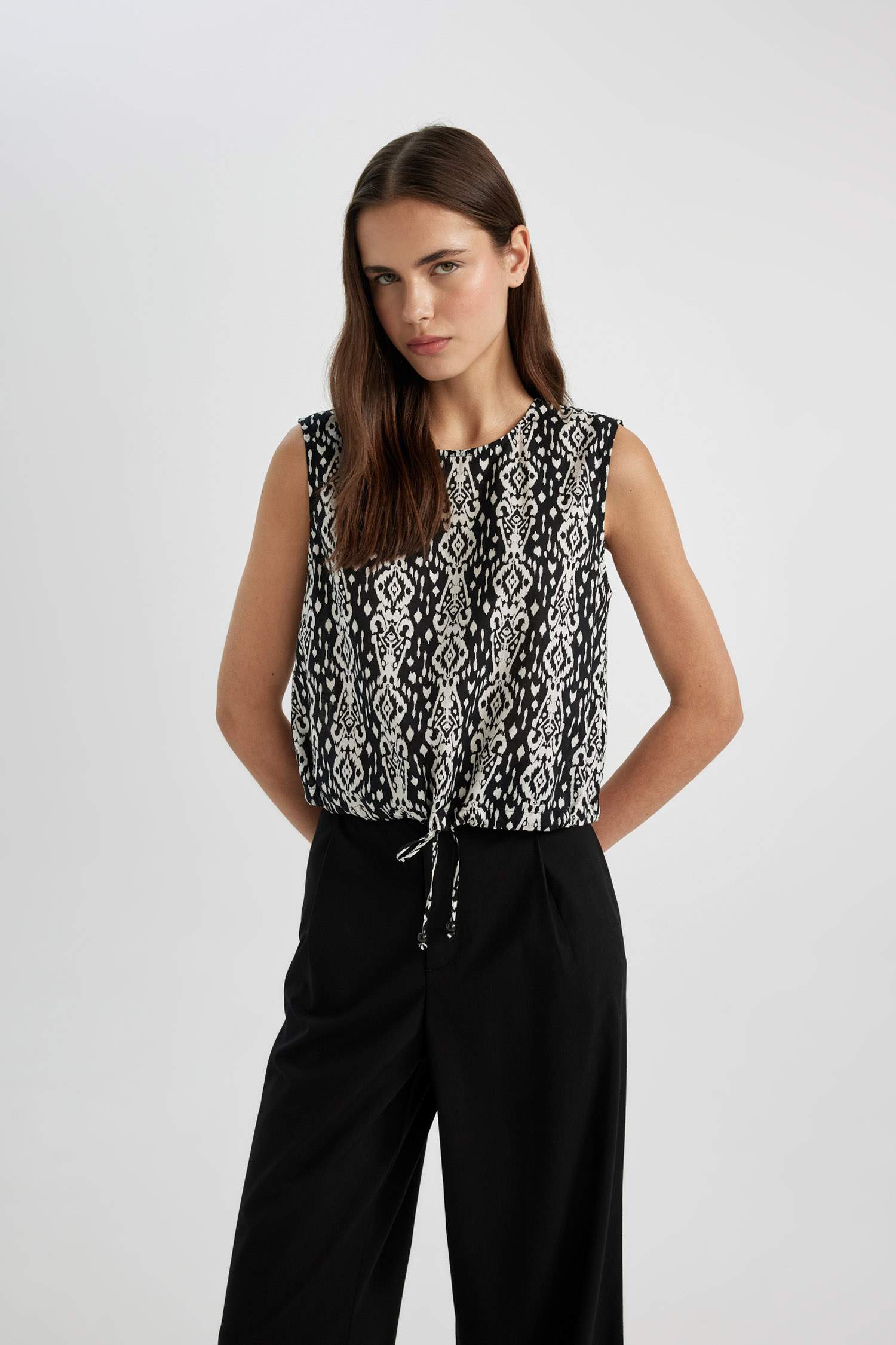 Round Neck Voile Sleeveless Crop Blouse