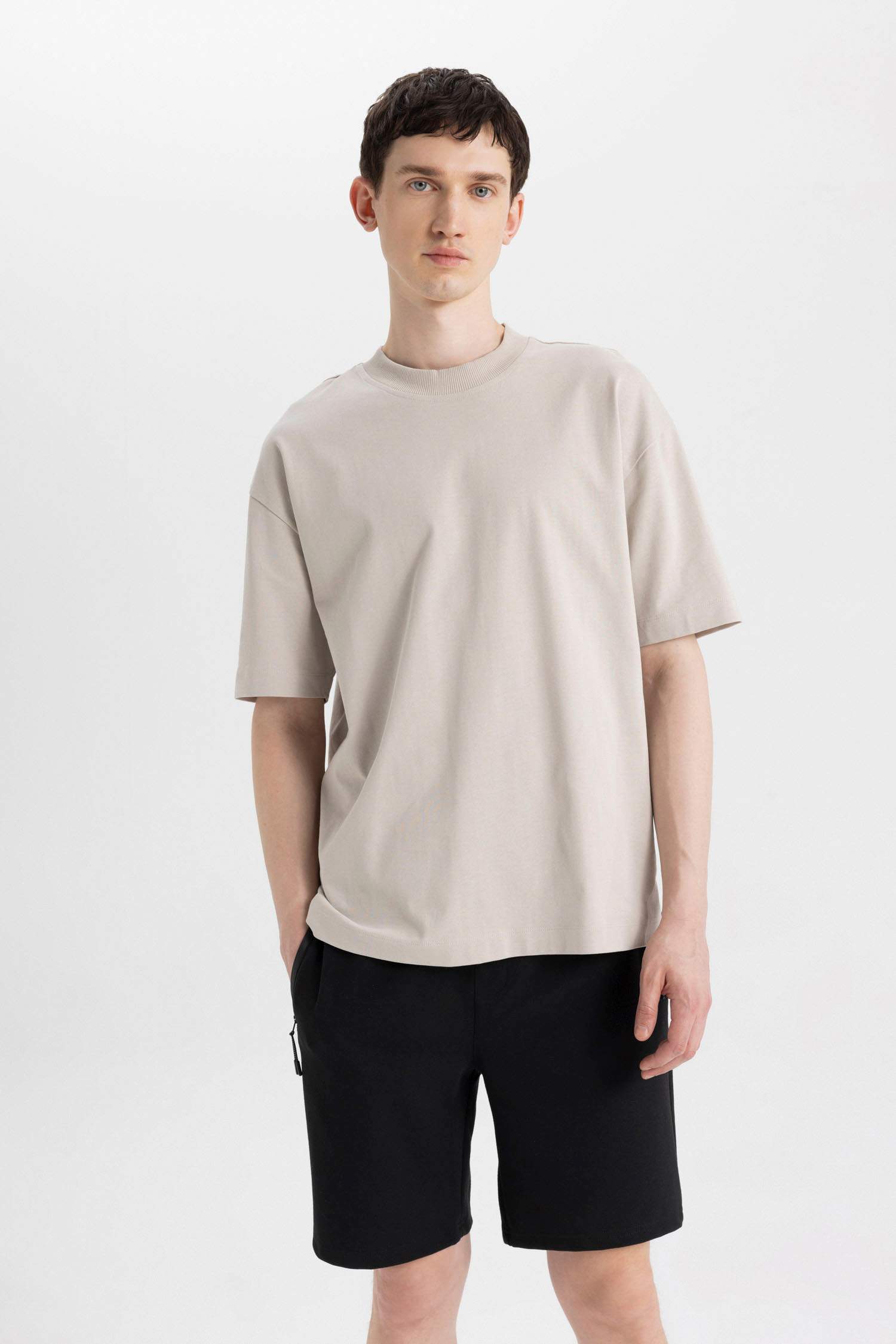 شورت سليم فيت بسحاب وجيب