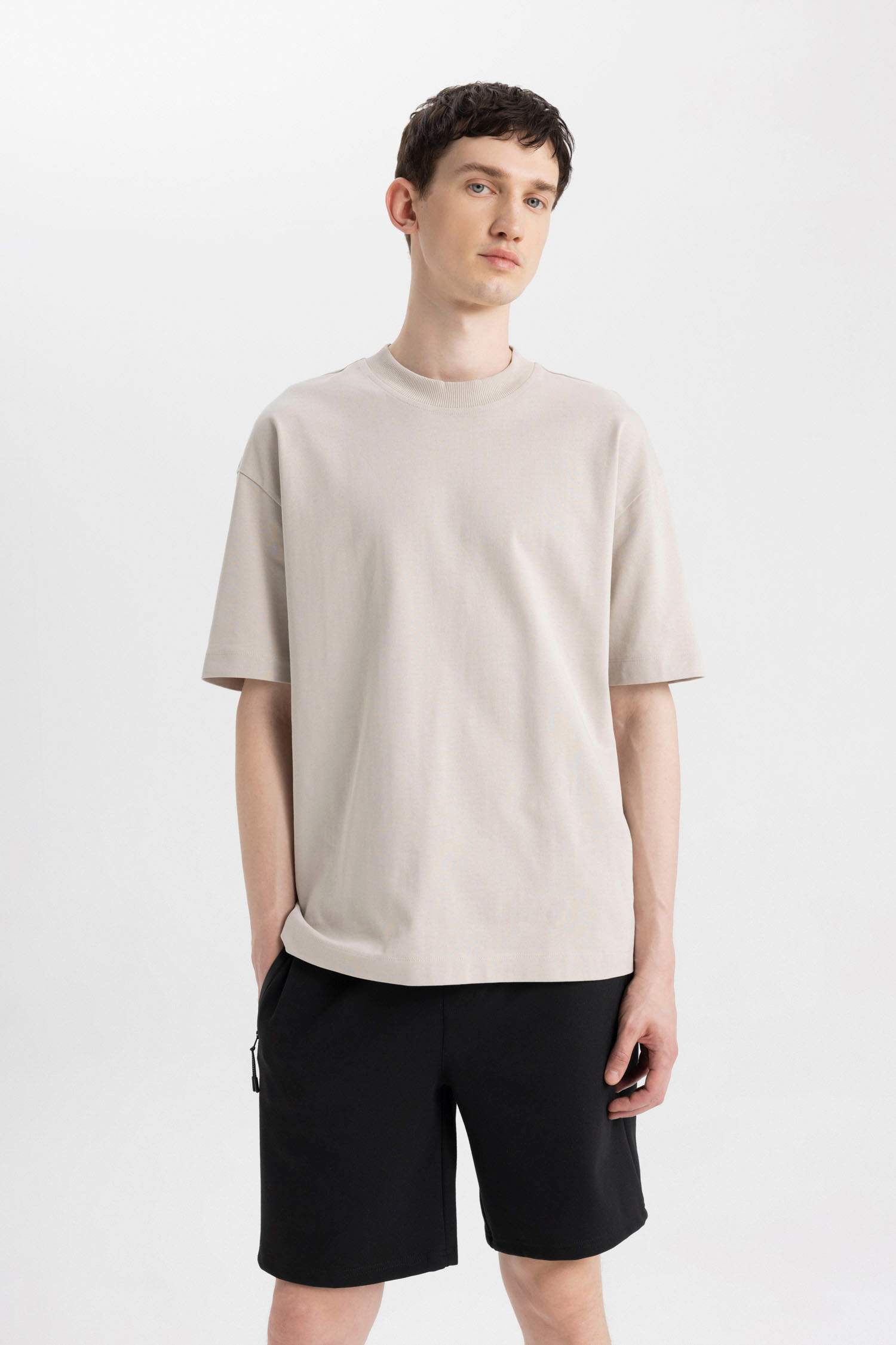 شورت سليم فيت بسحاب وجيب